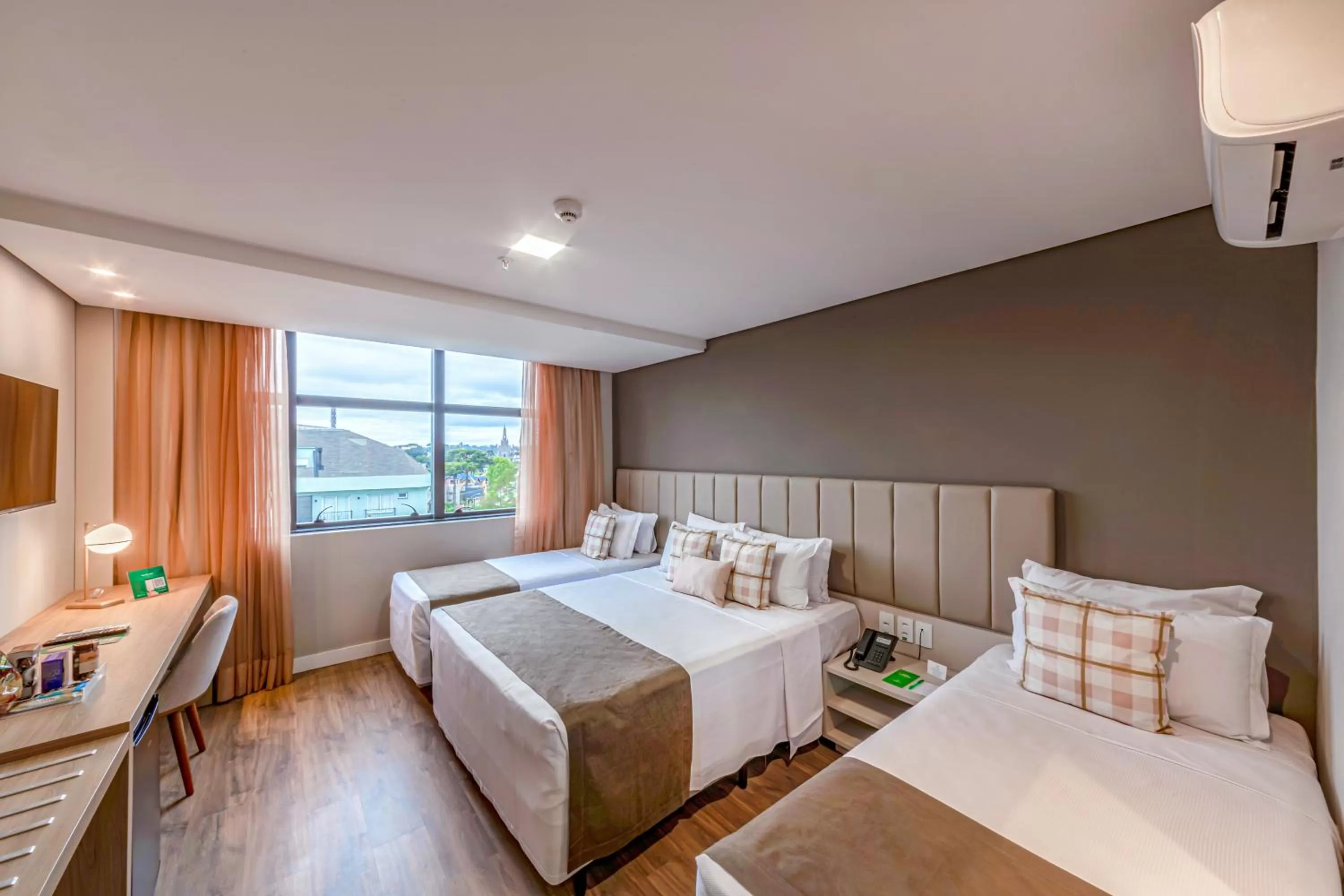 Deluxe Quadruple Room in Laghetto Canela