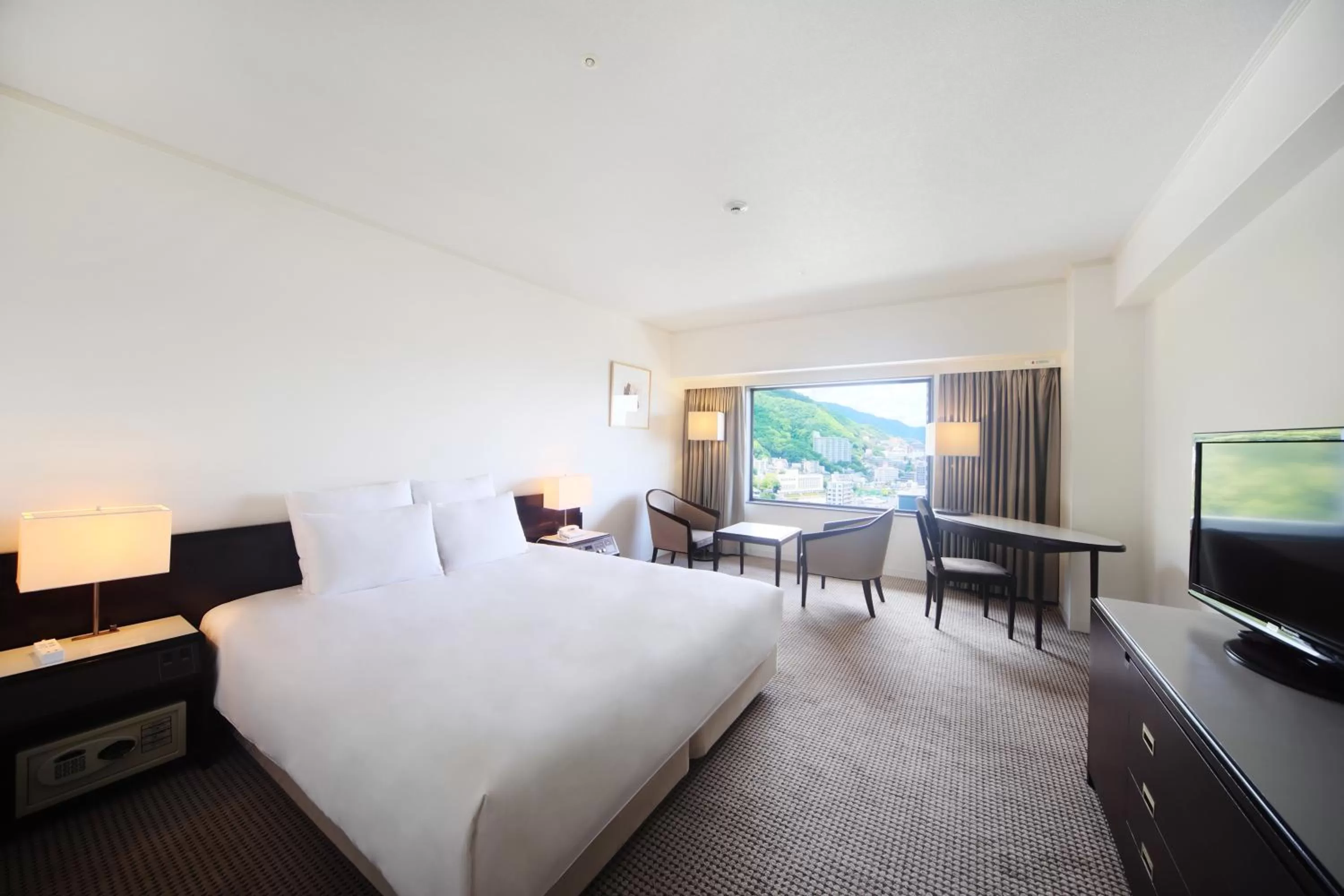 Premium King Room with City View - single occupancy in ANA Crowne Plaza Kobe by IHG