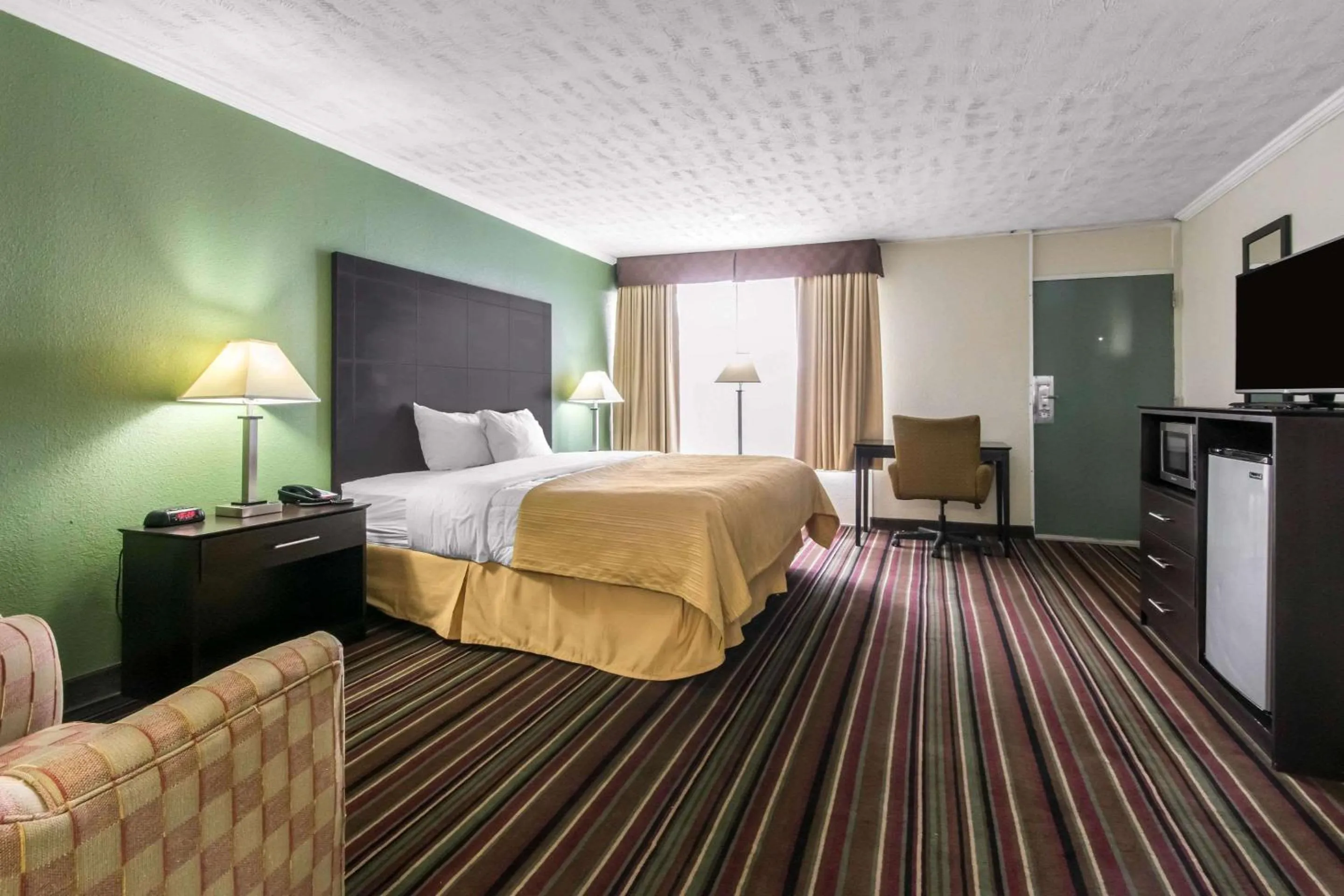 Superior Efficiency King Suite - Non-Smoking in Quality Inn & Suites Horse Cave - Cave City