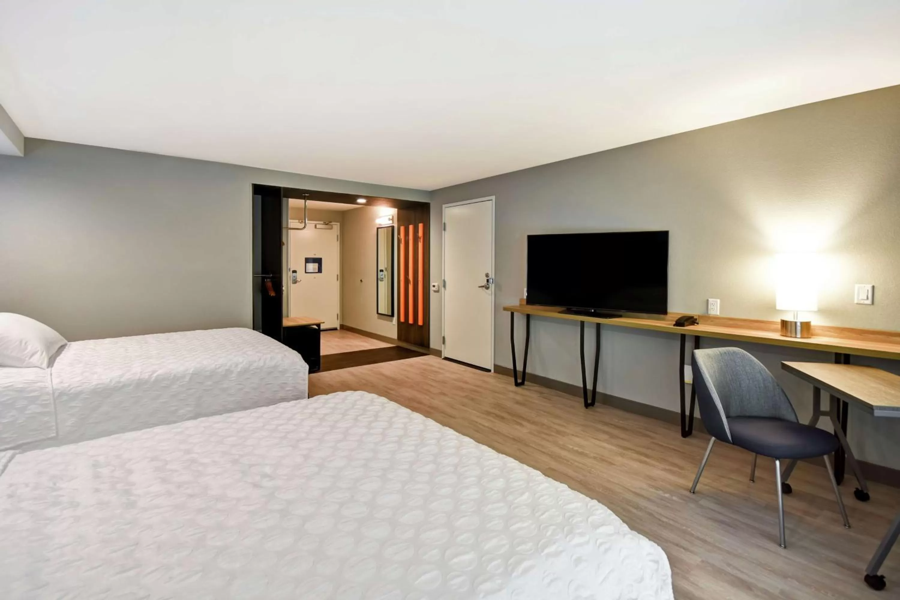 Queen Room with Two Queen Beds and Roll-In Shower - Mobility and Hearing Access in Tru By Hilton Deadwood