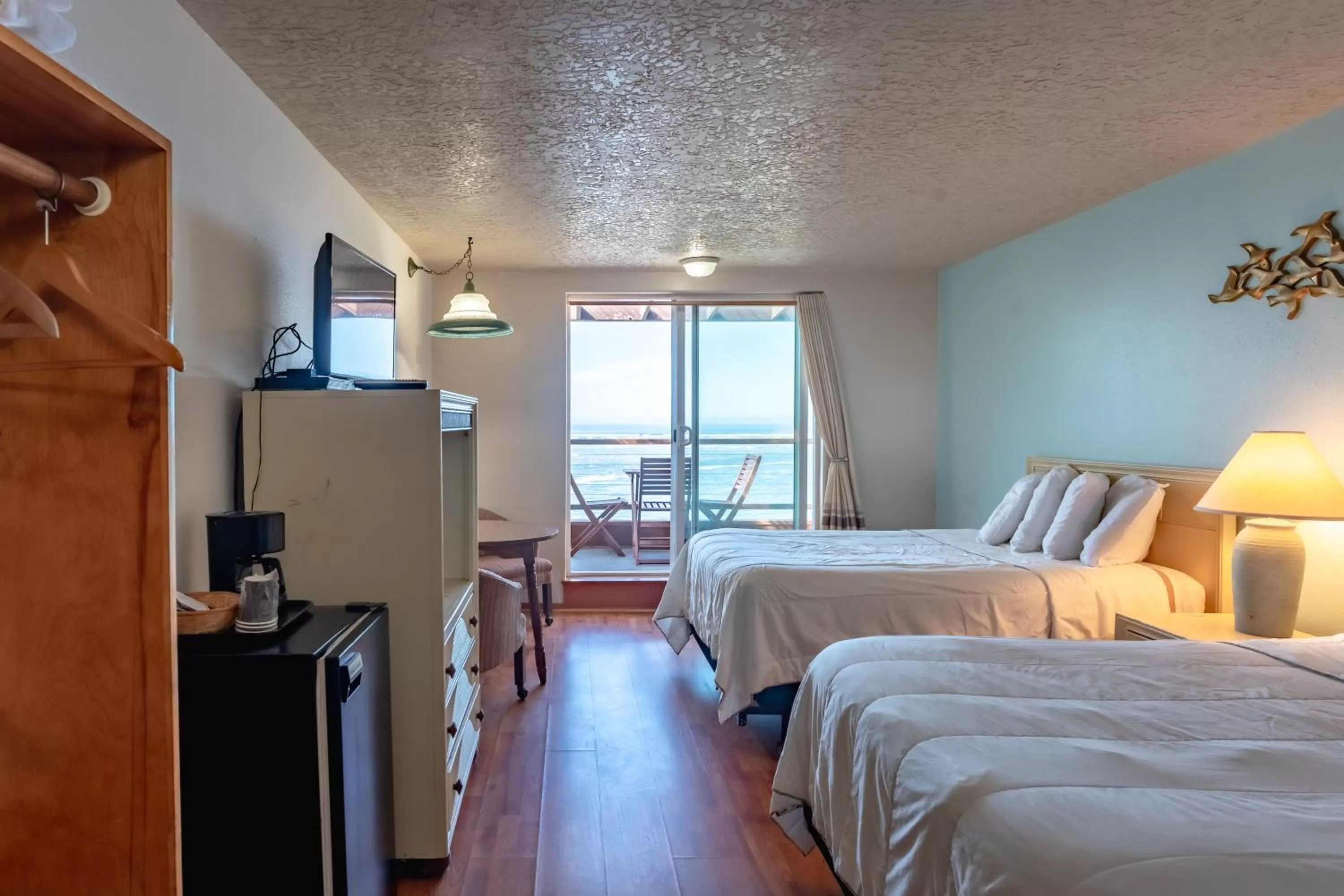 Deluxe Queen Room in Terimore Lodging by the Sea