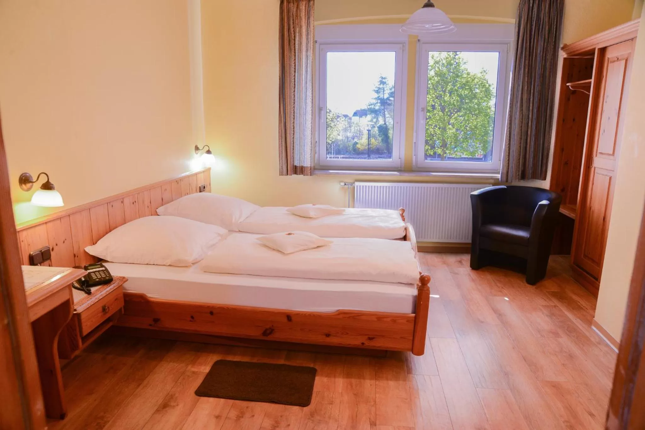 Budget Double Room in Hotel Rothenburger Hof