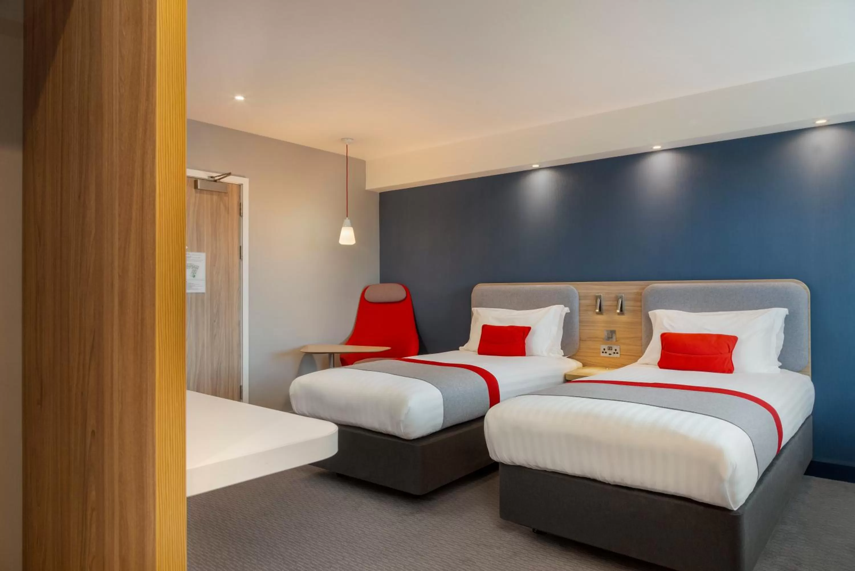 Standard Twin Room with Free Hot Breakfast in Holiday Inn Express Dublin City Centre by IHG