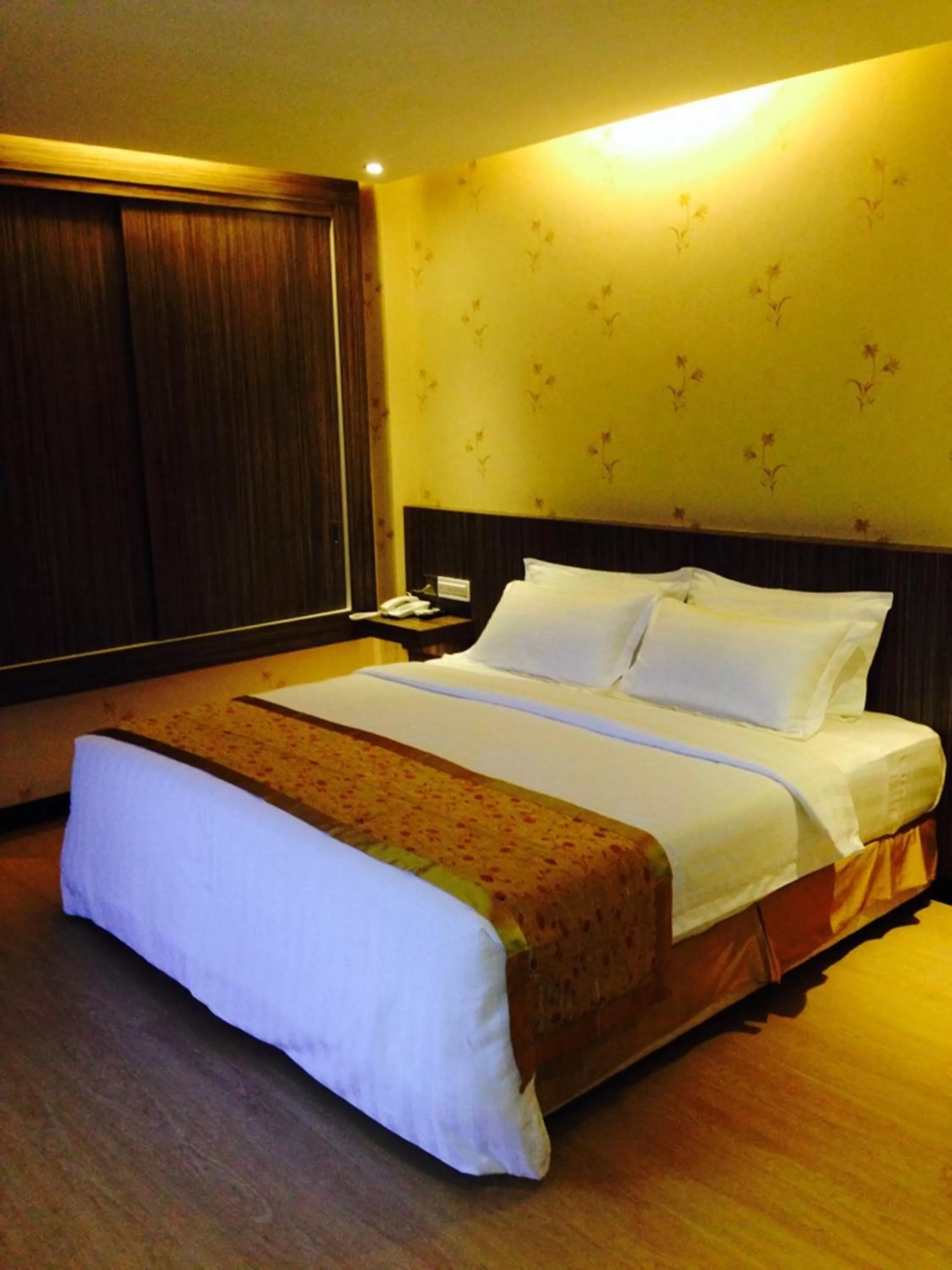 Superior King Room - No Window in Mandarin Hotel Kota Kinabalu