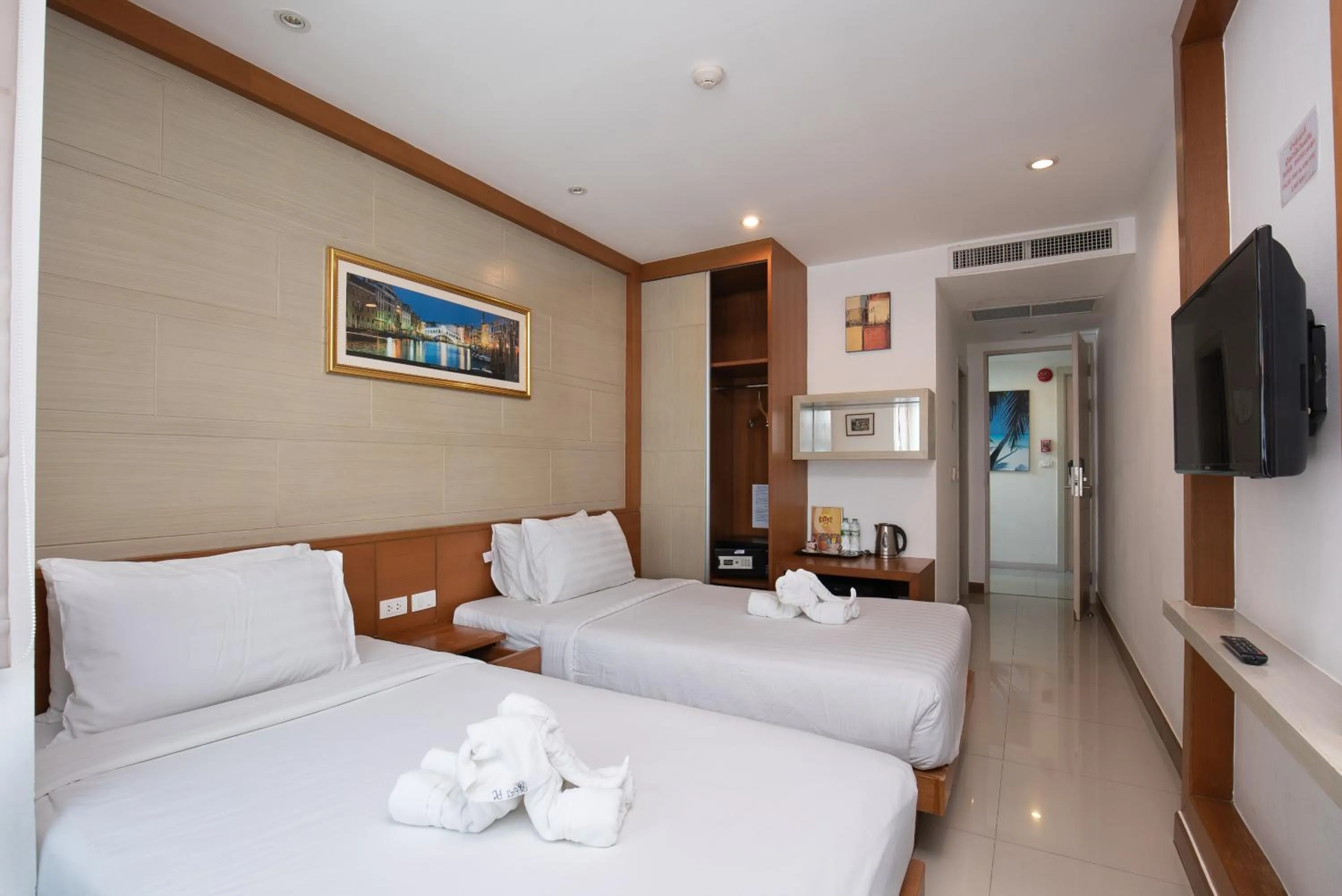 Standard Twin Room in The Patong Center Hotel
