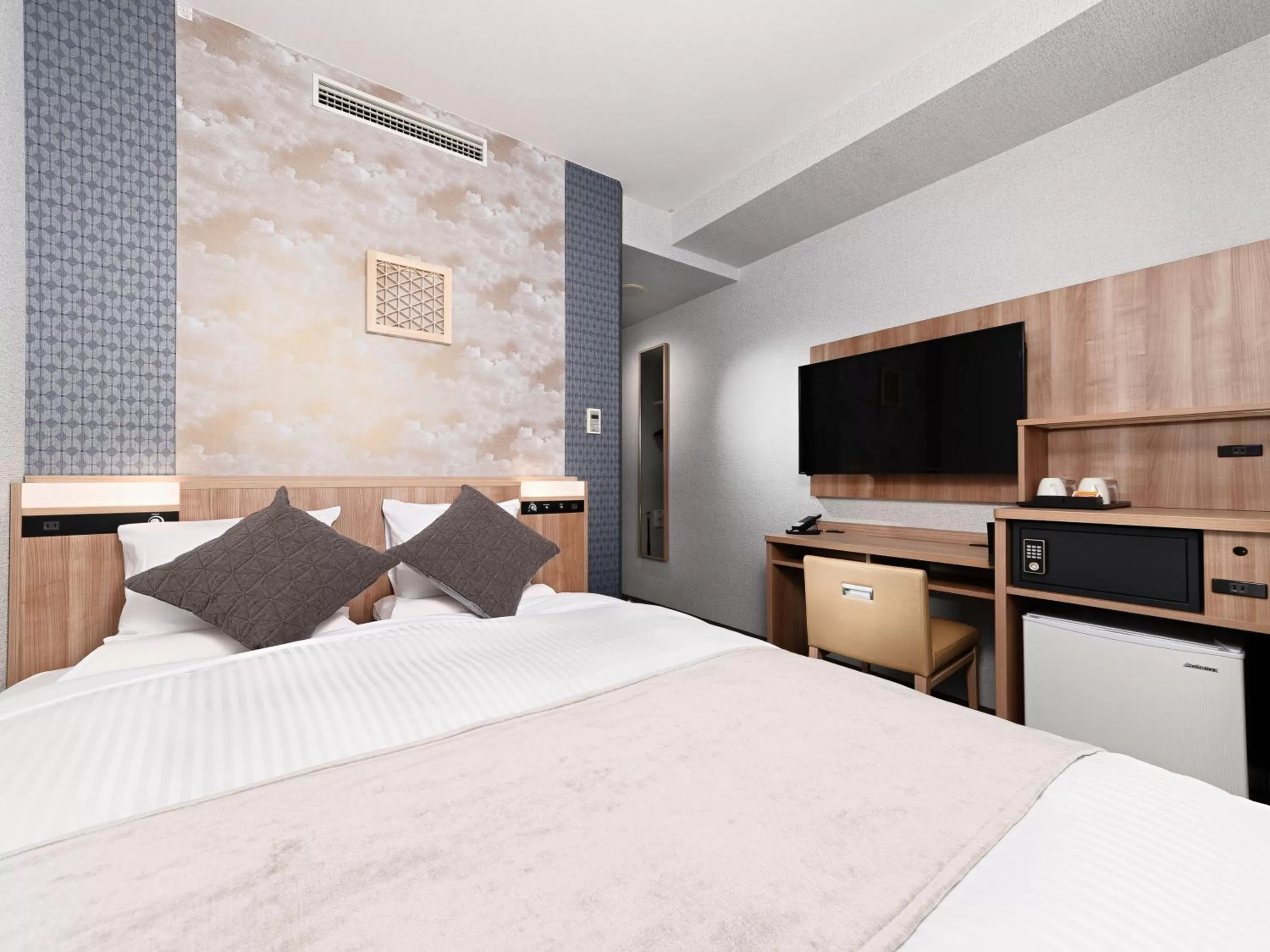 Standard Queen Room - single occupancy - Non-Smoking in ART HOTEL Aomori