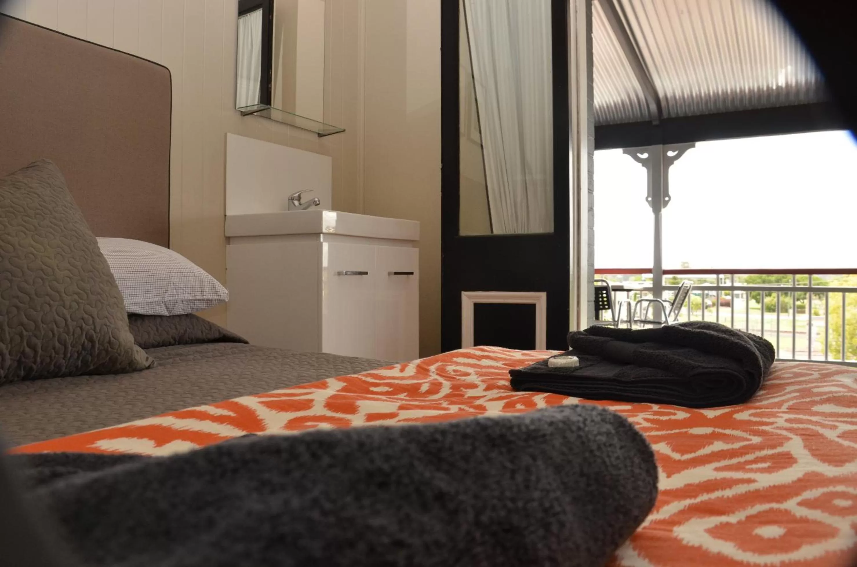 Economy Double and Single Room with Shared Bathroom in Royal Gatton Hotel