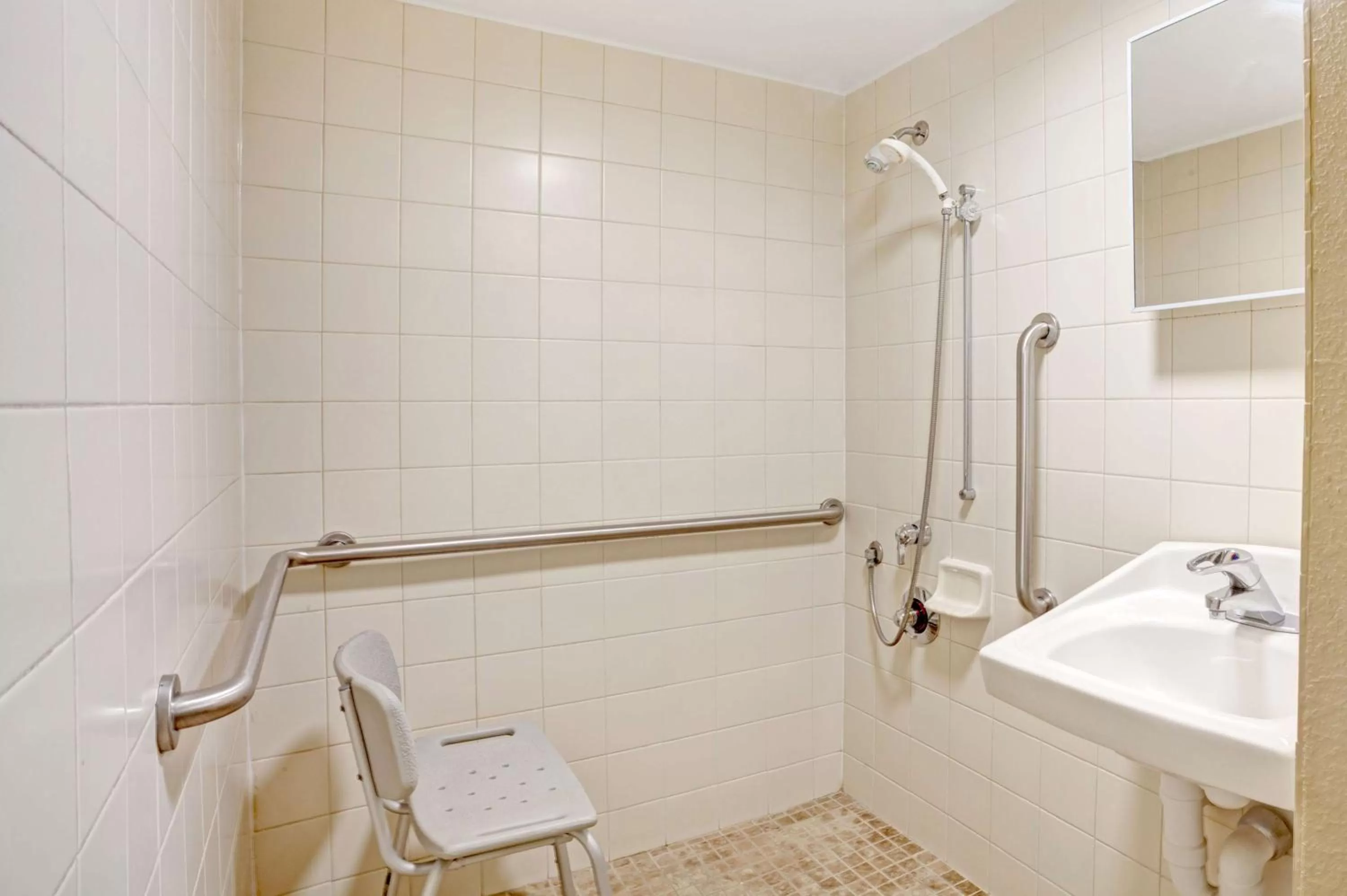 King Room - Mobility Accessible/Non-Smoking in Super 8 by Wyndham Nashville West