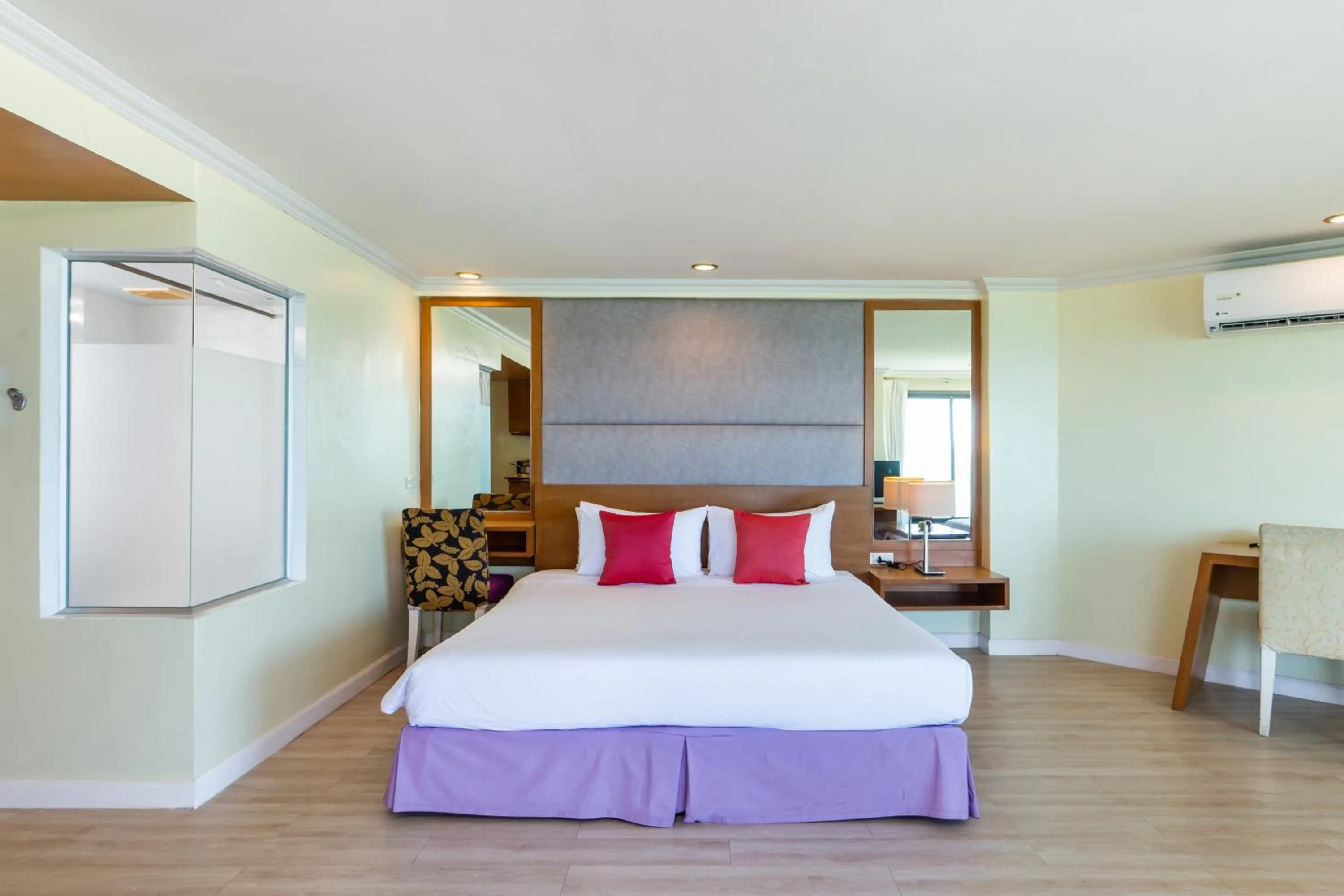 Deluxe Room with Sea View in Bella Villa Metro