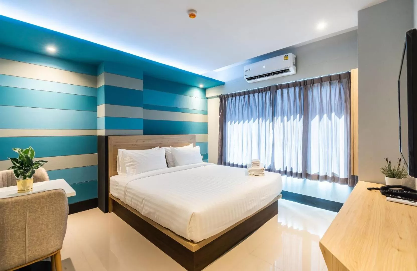 Deluxe King Room in Hi Sotel Victory Monument