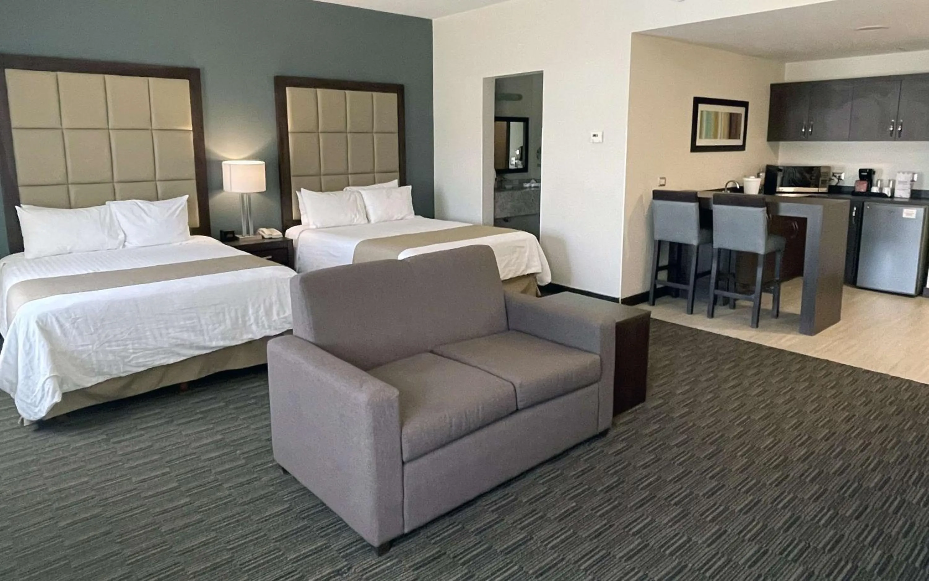 Queen Suite with Two Queen Beds in Best Western Plus Chihuahua Juventud