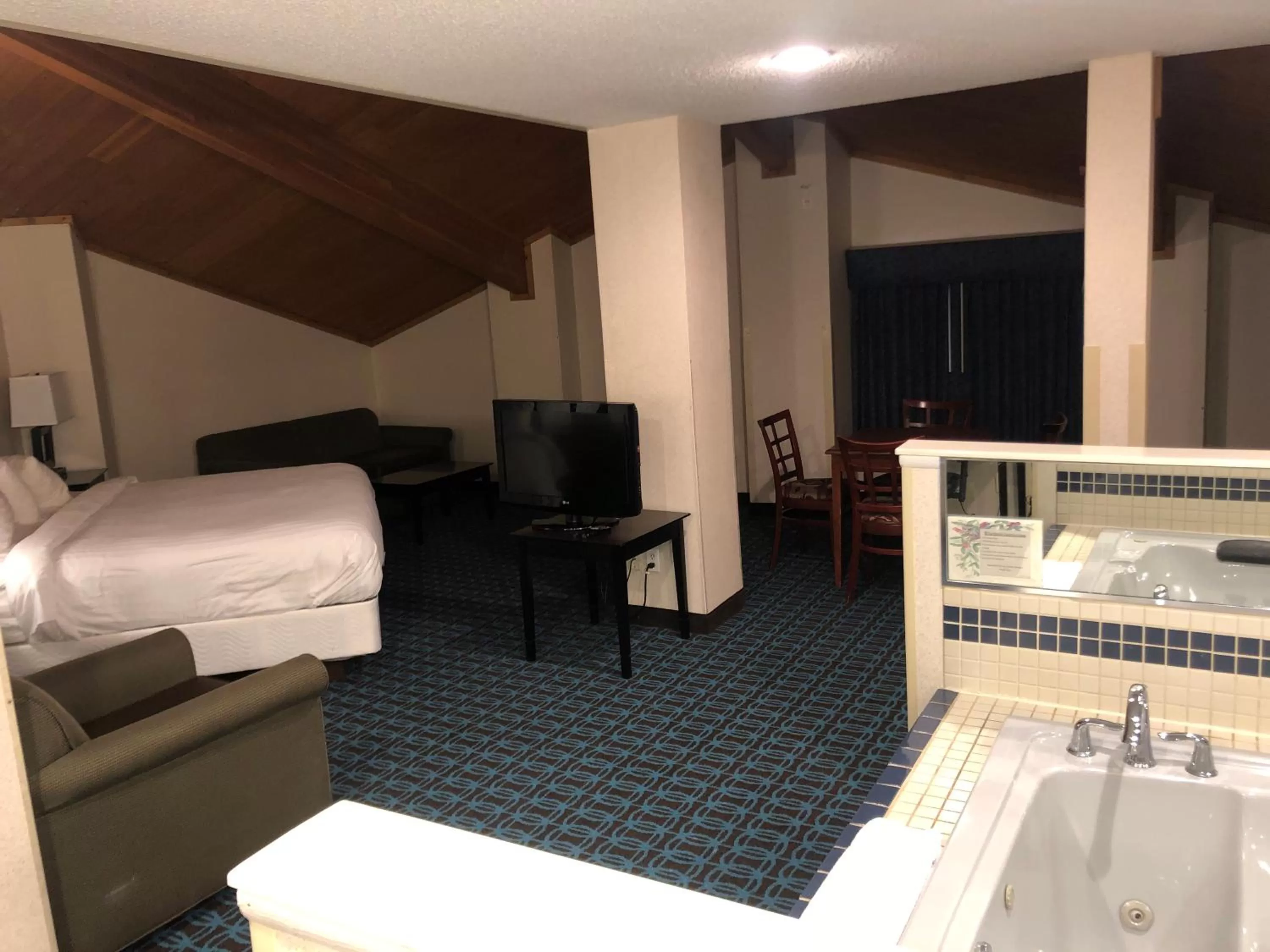 Executive King Suite - Non-Smoking in Baymont by Wyndham Howell/Brighton