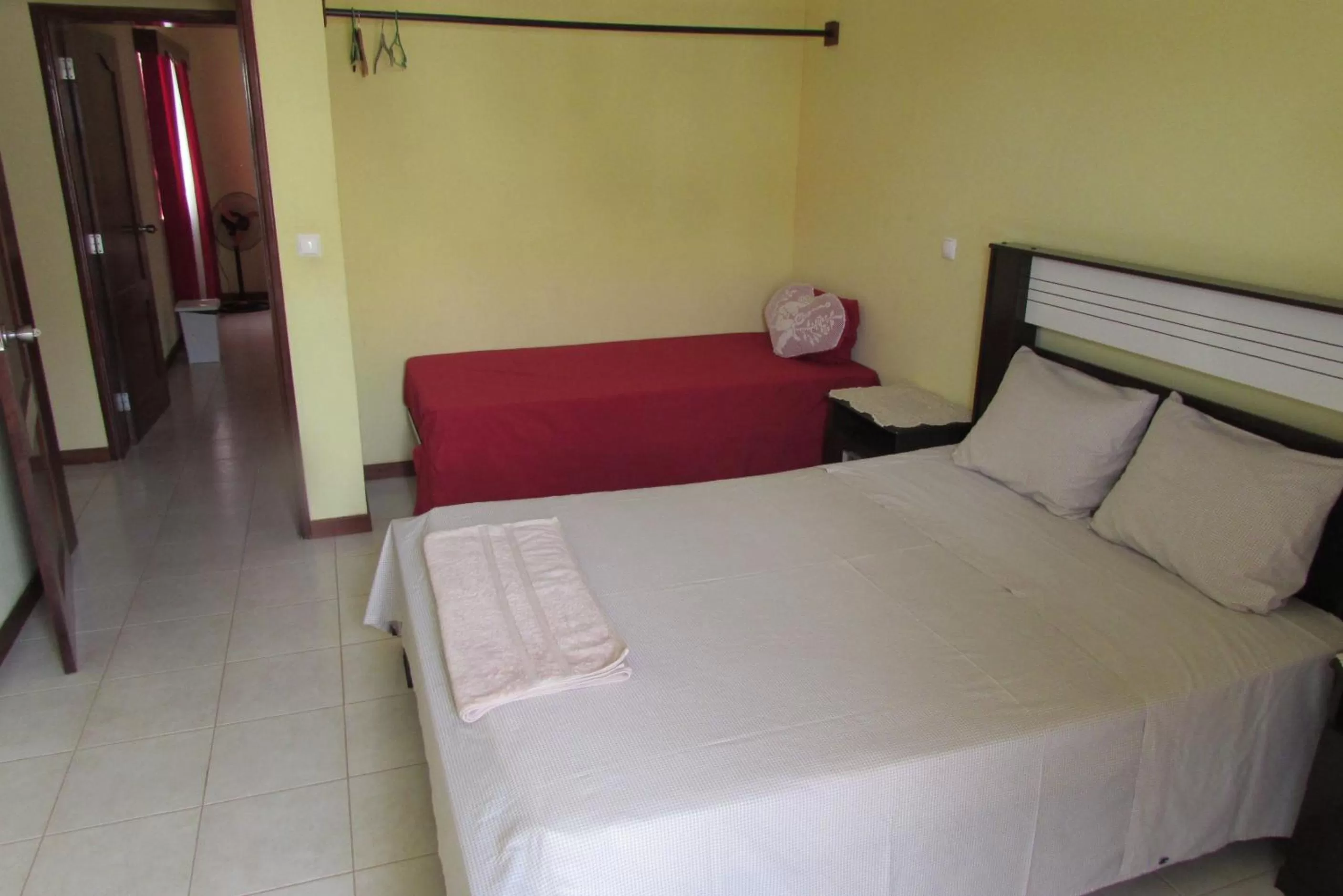 Budget Double Room - single occupancy in Rooming house
