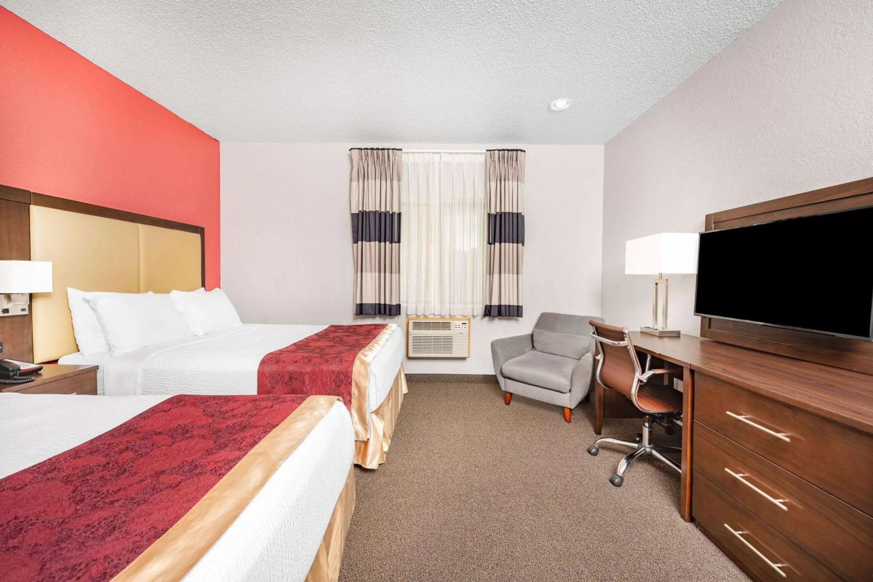 Queen Room with Two Queen Beds - Non-Smoking in Ramada by Wyndham Keystone Near Mt Rushmore