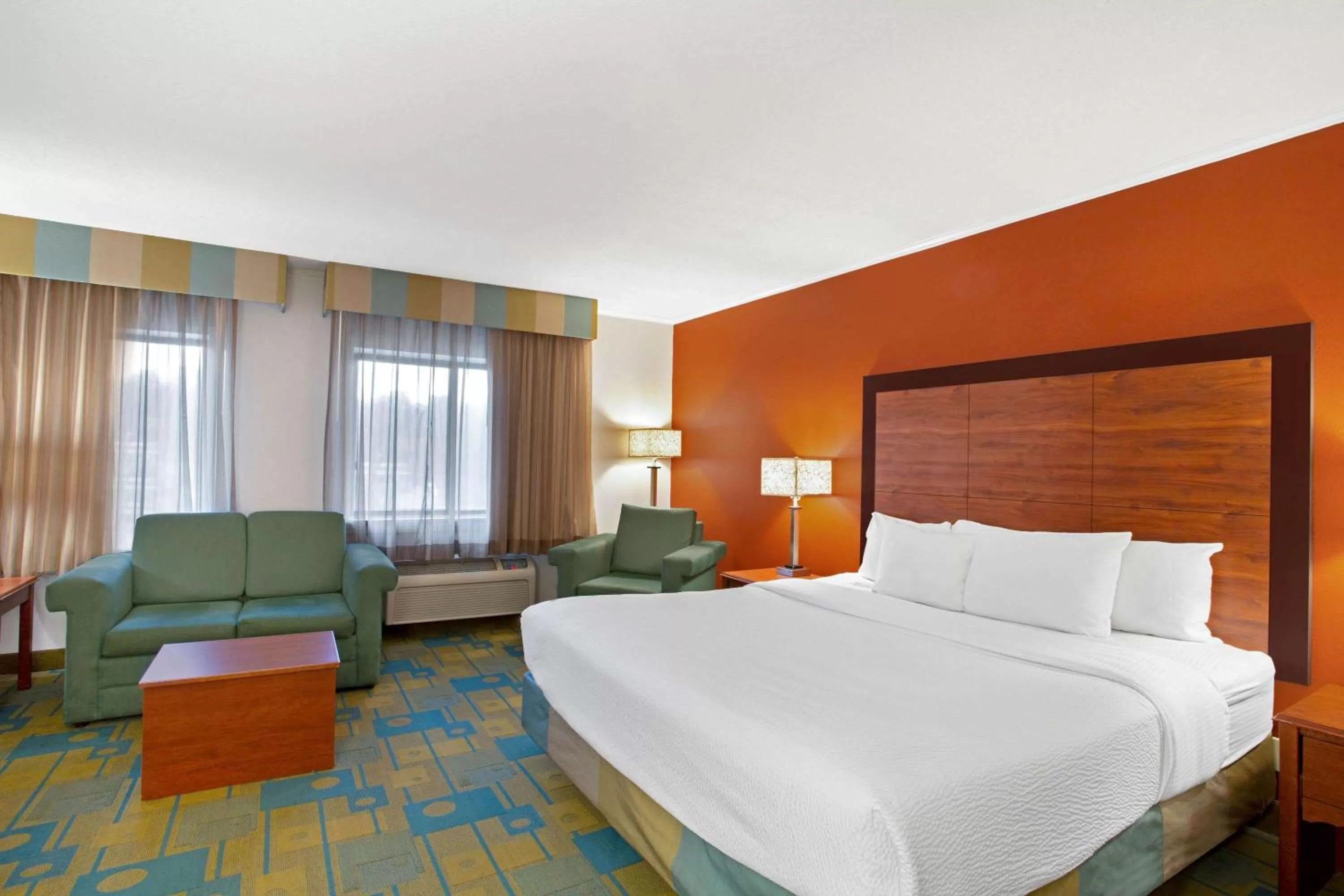 Executive King Room in La Quinta Inn by Wyndham Auburn Worcester