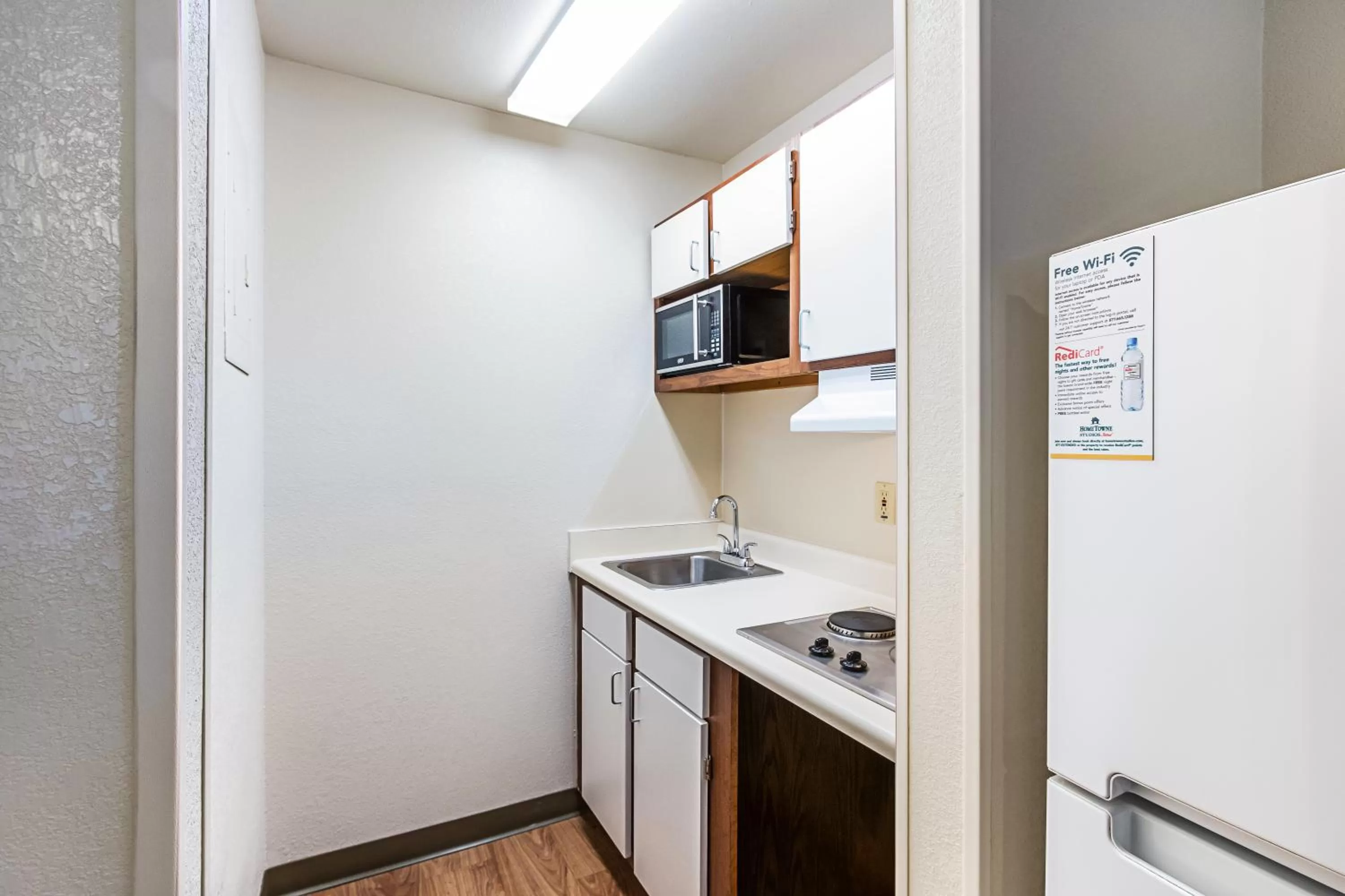 Studio Queen Room Smoking in HomeTowne Studios by Red Roof Atlanta – Lawrenceville