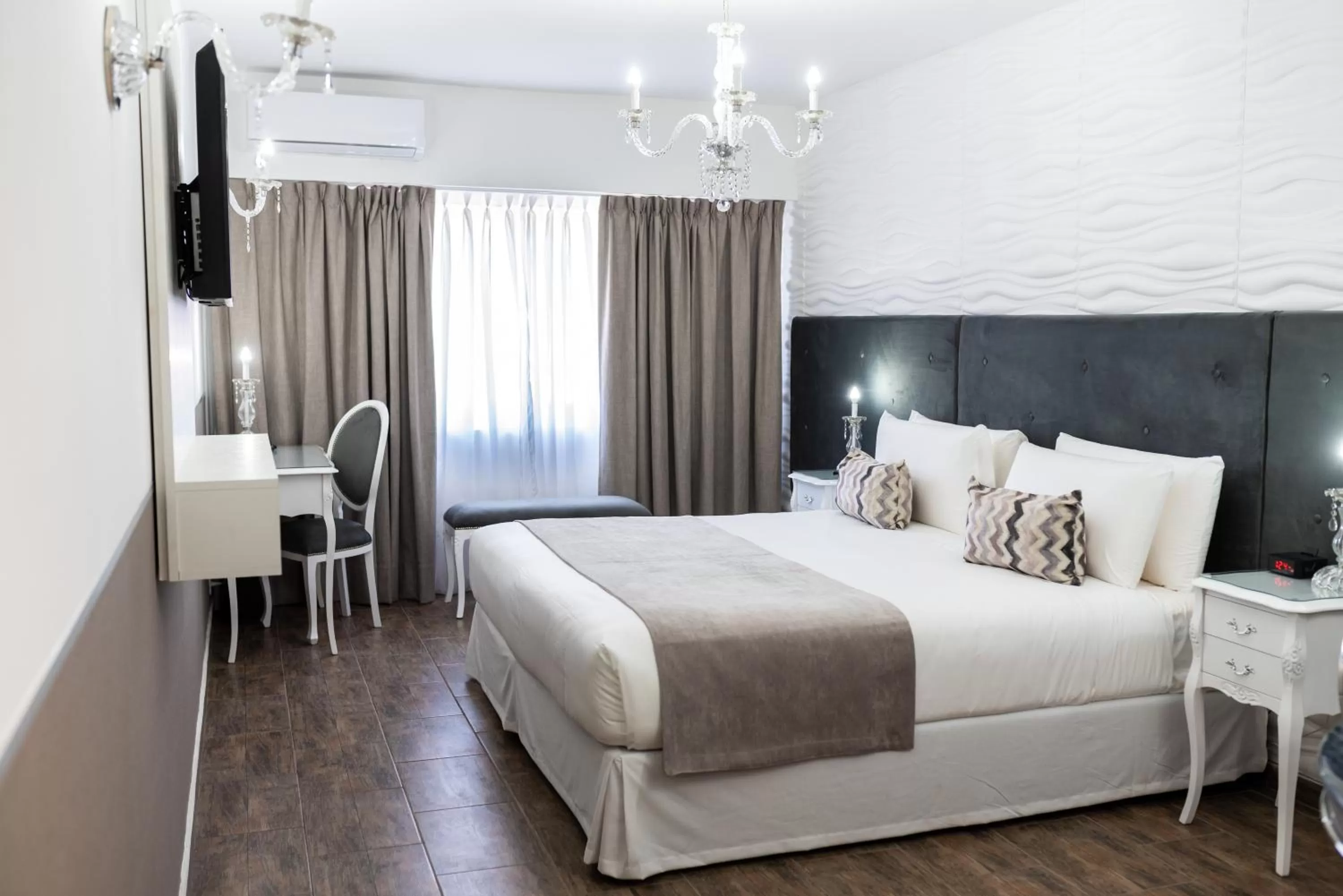Budget Single Room in Ker San Telmo Hotel