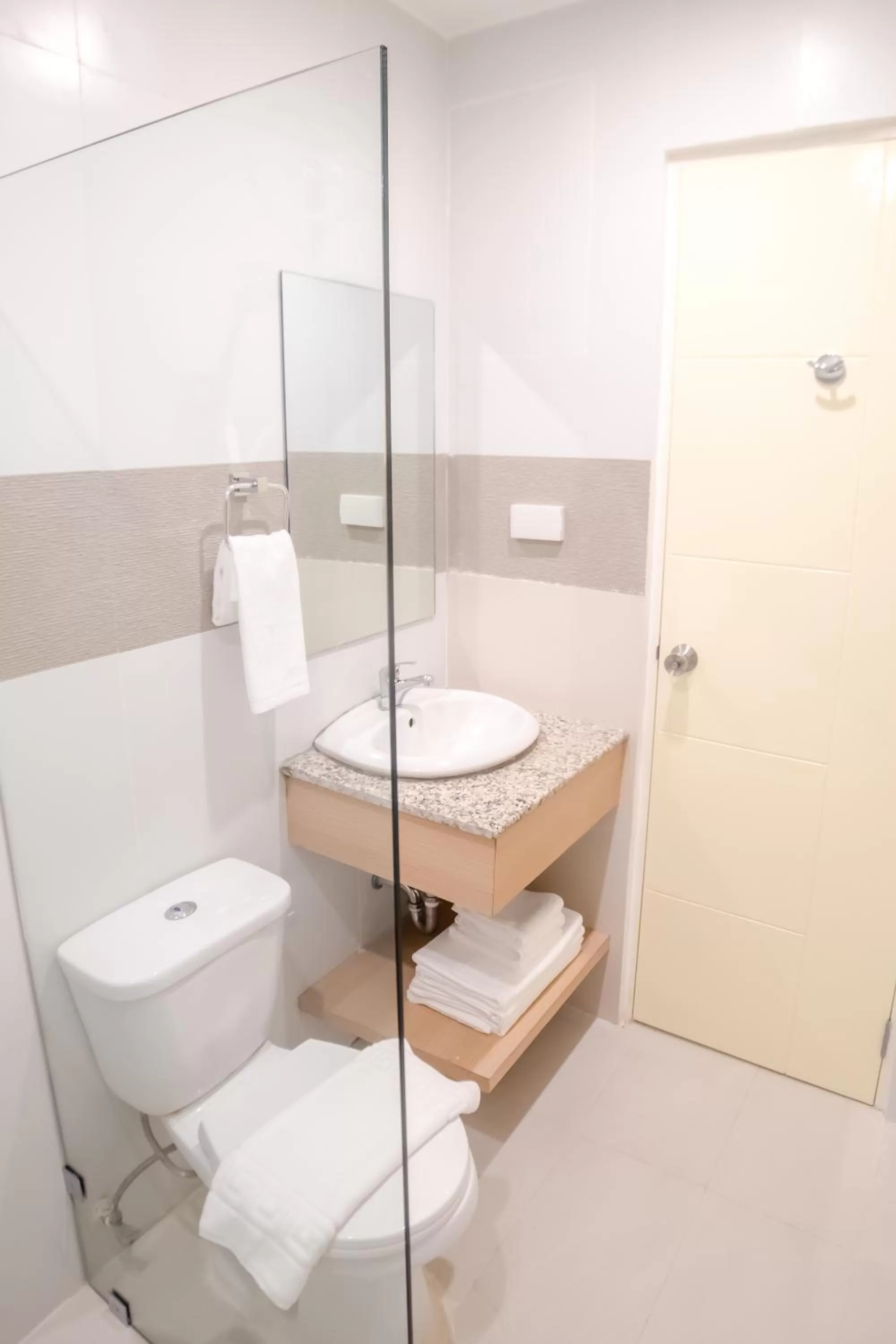 Deluxe Queen Room with Two Queen Beds in Bridge Hotel