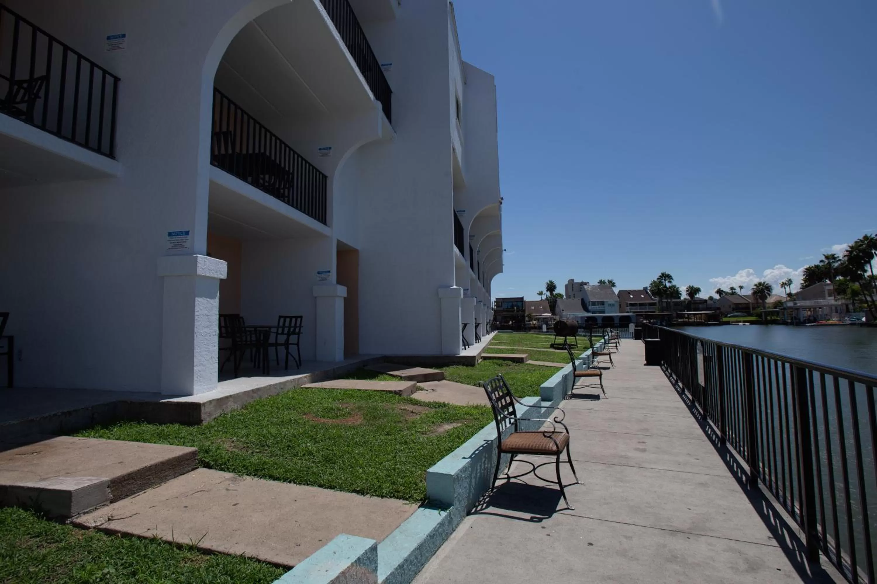 King Suite with Bay View in WindWater Hotel and Marina