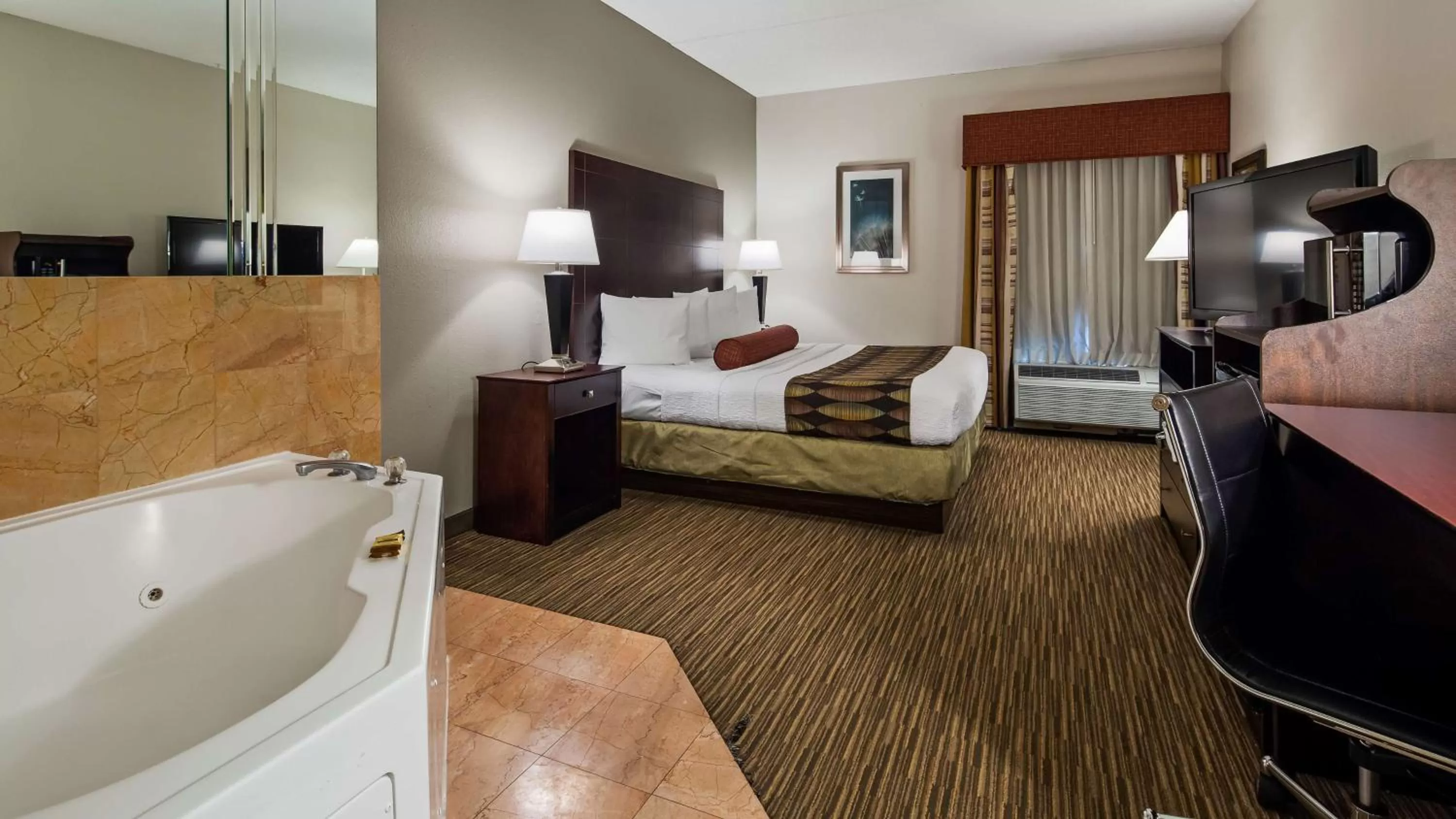 King Room with Spa Bath - Non-Smoking in Best Western Plus O'hare International South Hotel