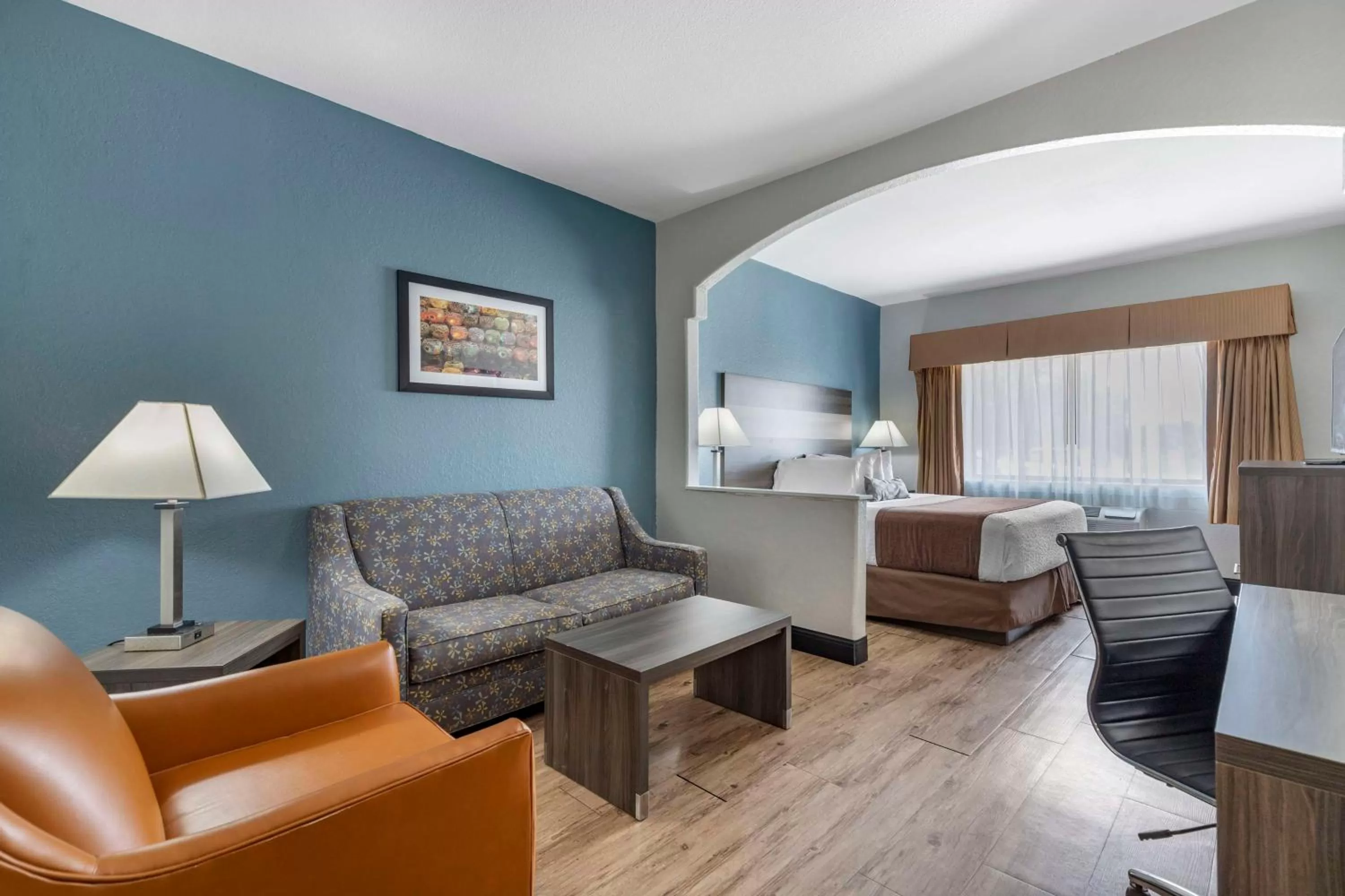King Suite - Disability Access/Non-Smoking in Best Western Plus Victoria Inn & Suites