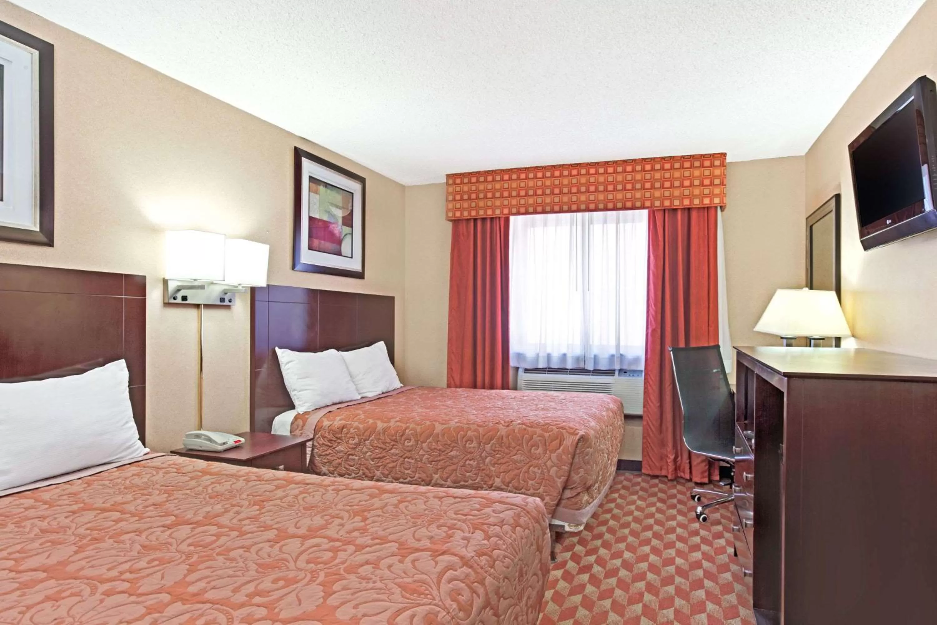 Queen Room - Non-Smoking in Super 8 by Wyndham Long Island City LGA Hotel