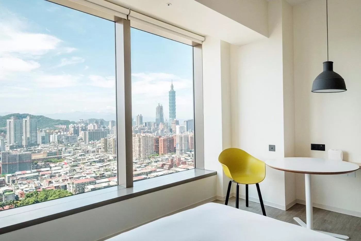 Medium King 101 View Room in amba Taipei Songshan