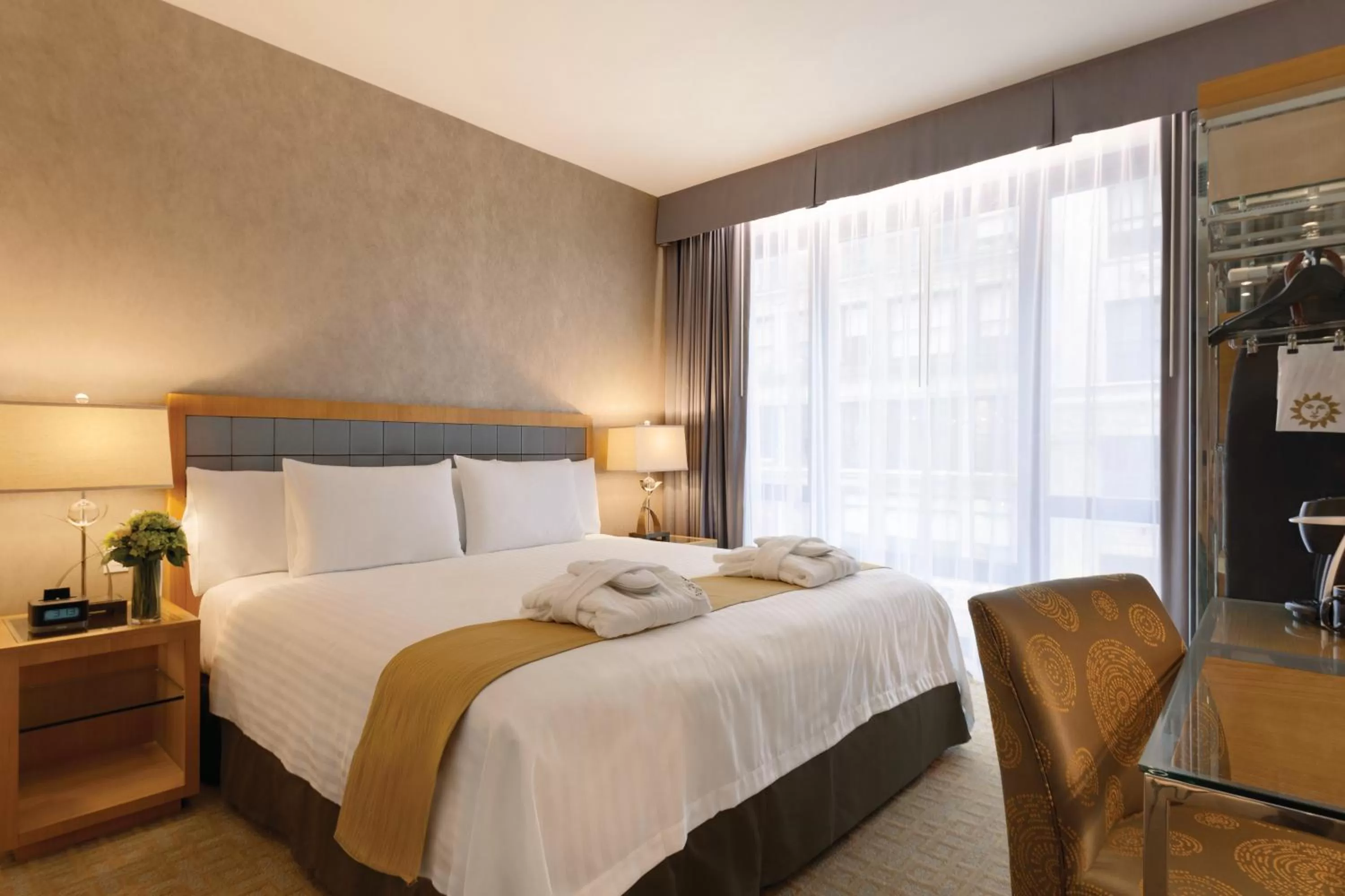 Executive King Room in Executive Hotel Le Soleil New York