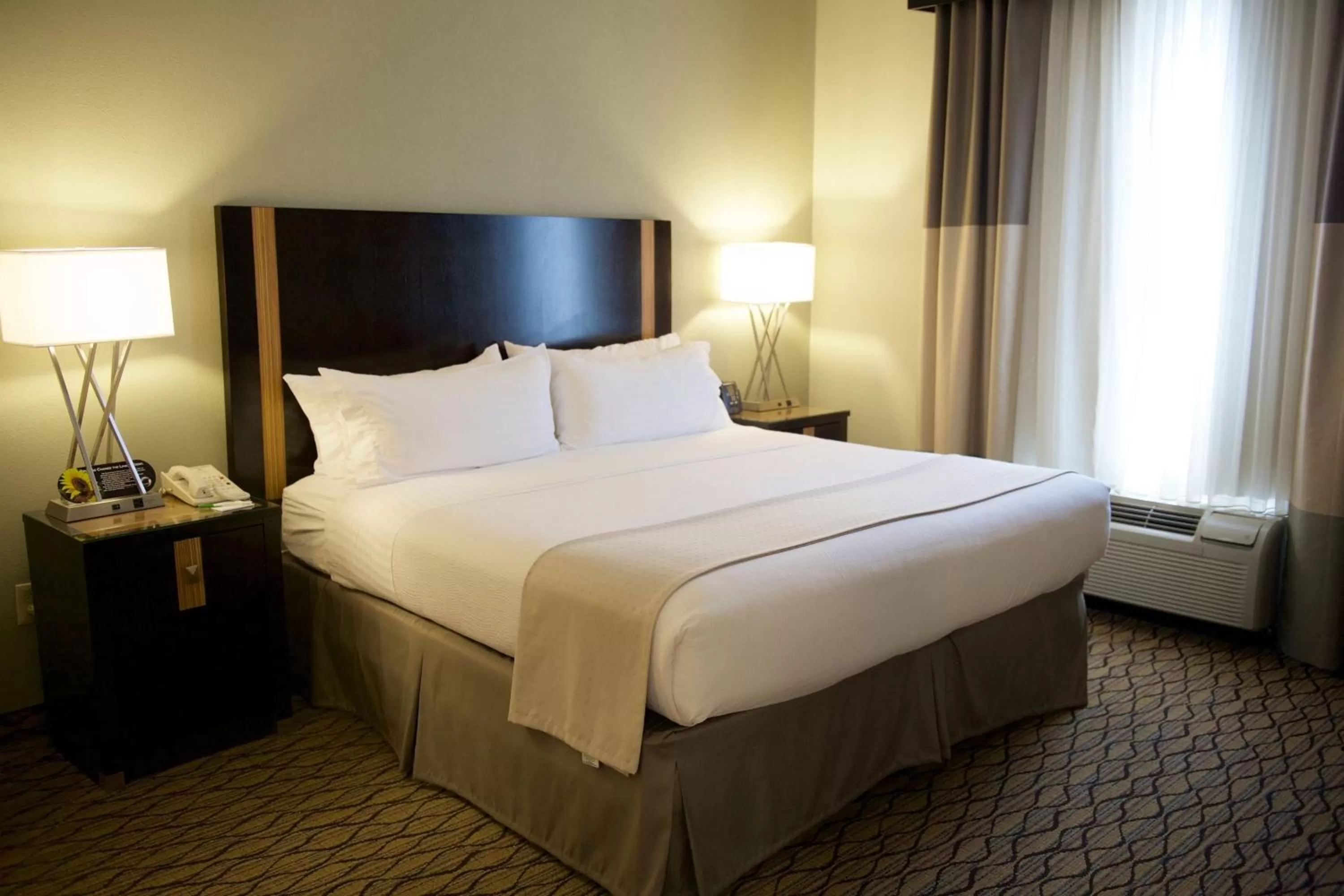King Room - Hearing Accessible in Holiday Inn Effingham by IHG