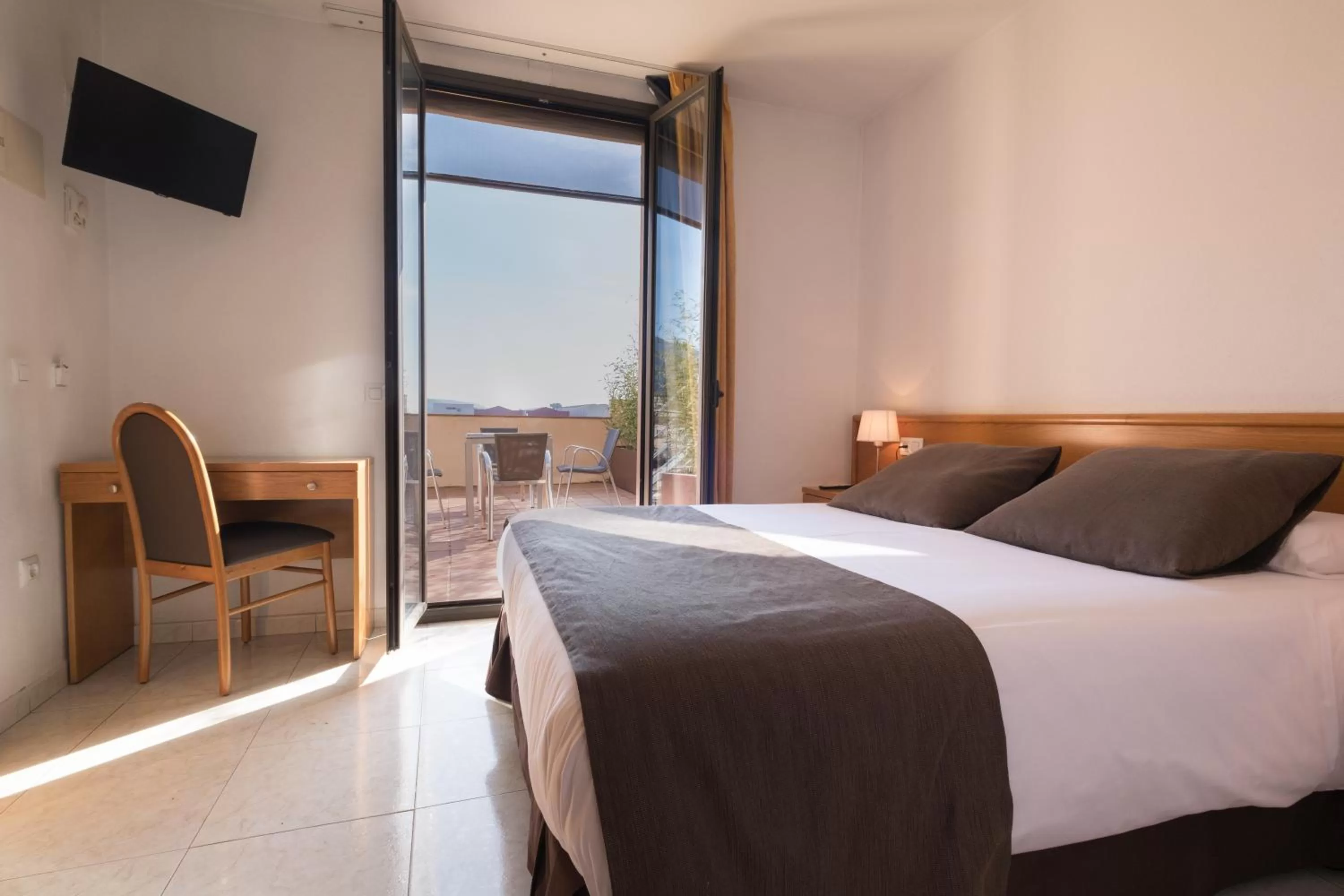 Superior Double Room with Terrace in Hotel Alta Garrotxa