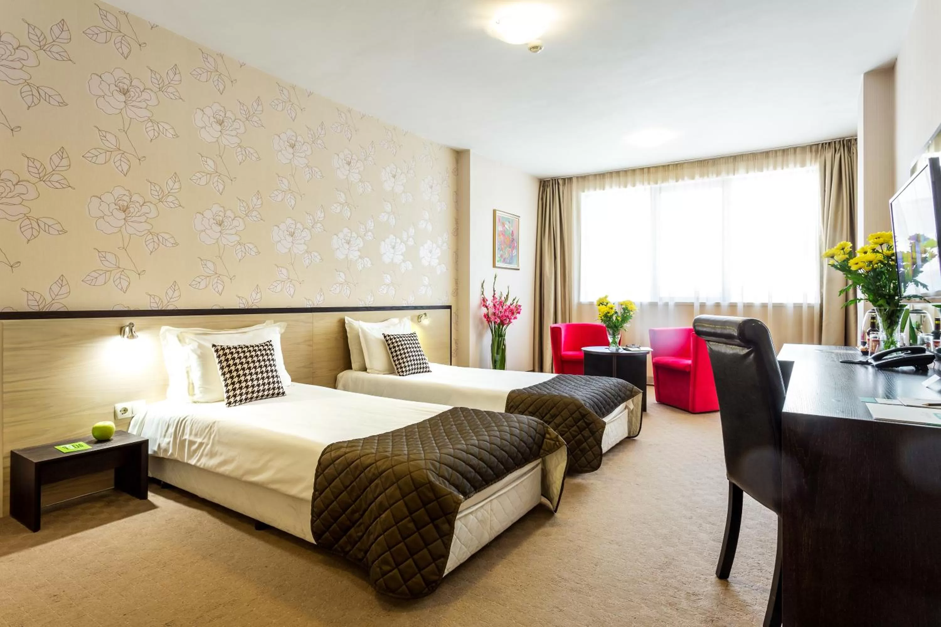 Superior Twin Room in City Avenue Hotel by HMG