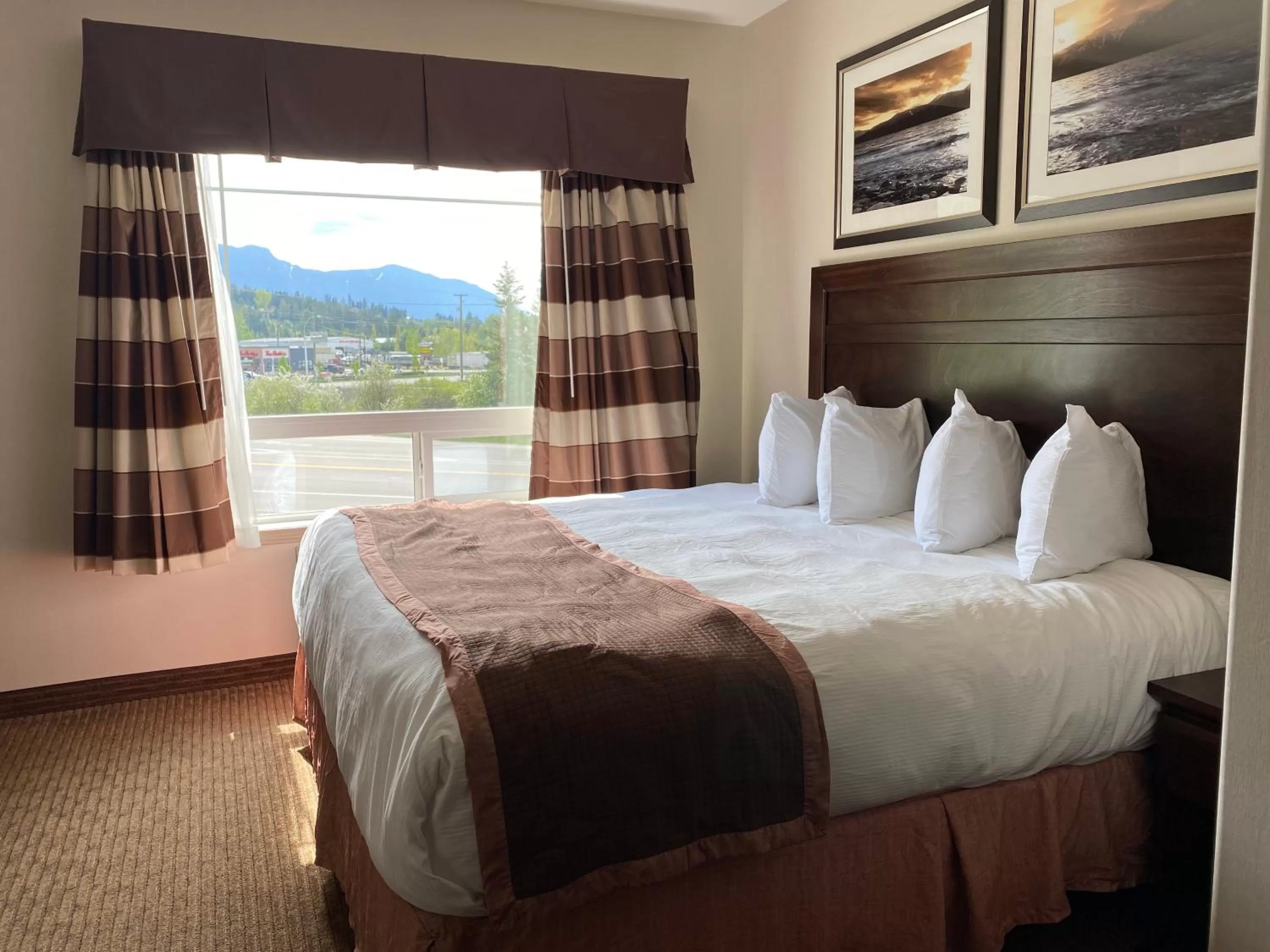 King Room- Non-Smoking in Ramada by Wyndham Creston