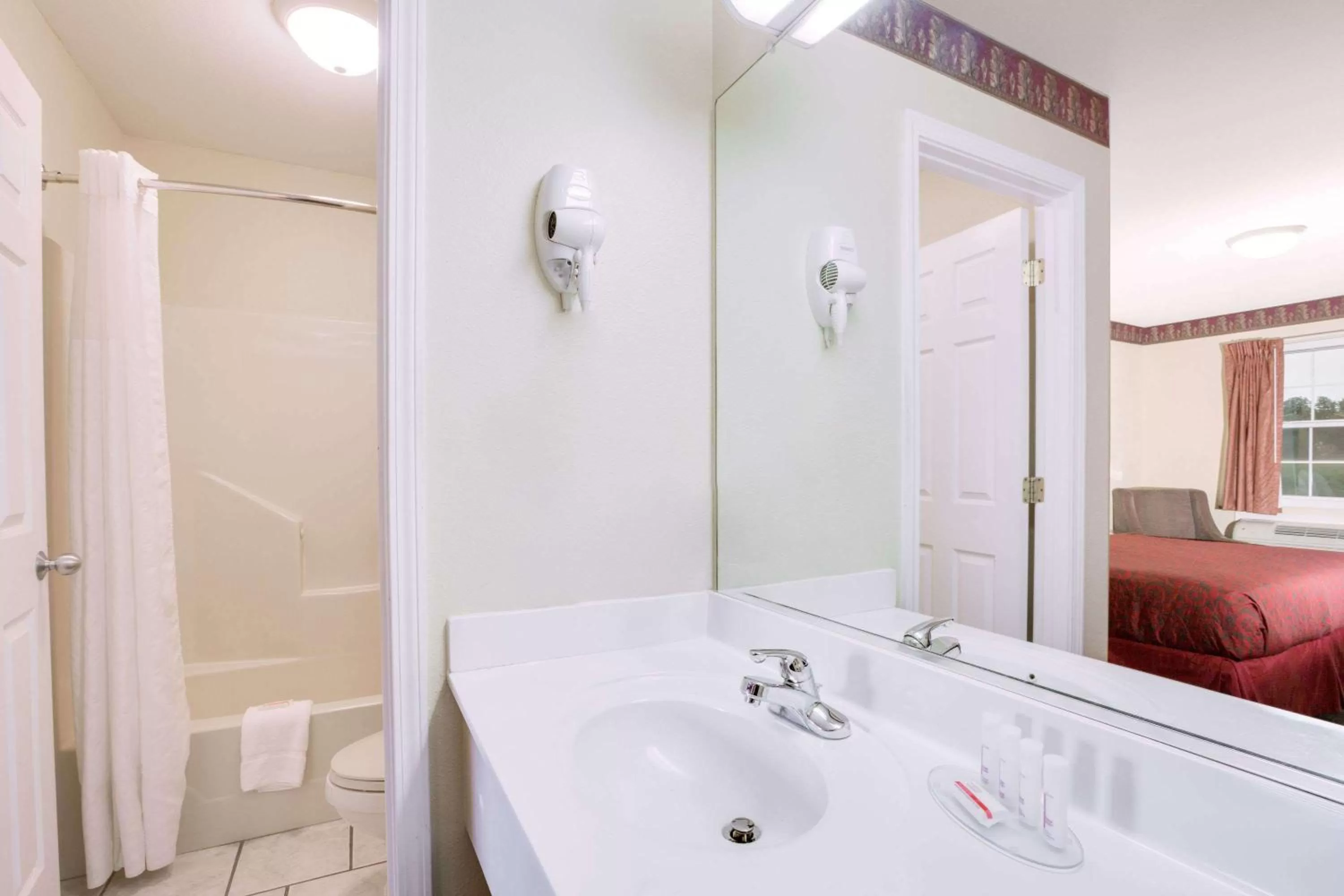 King Room - Non-Smoking in Days Inn by Wyndham Trumann AR