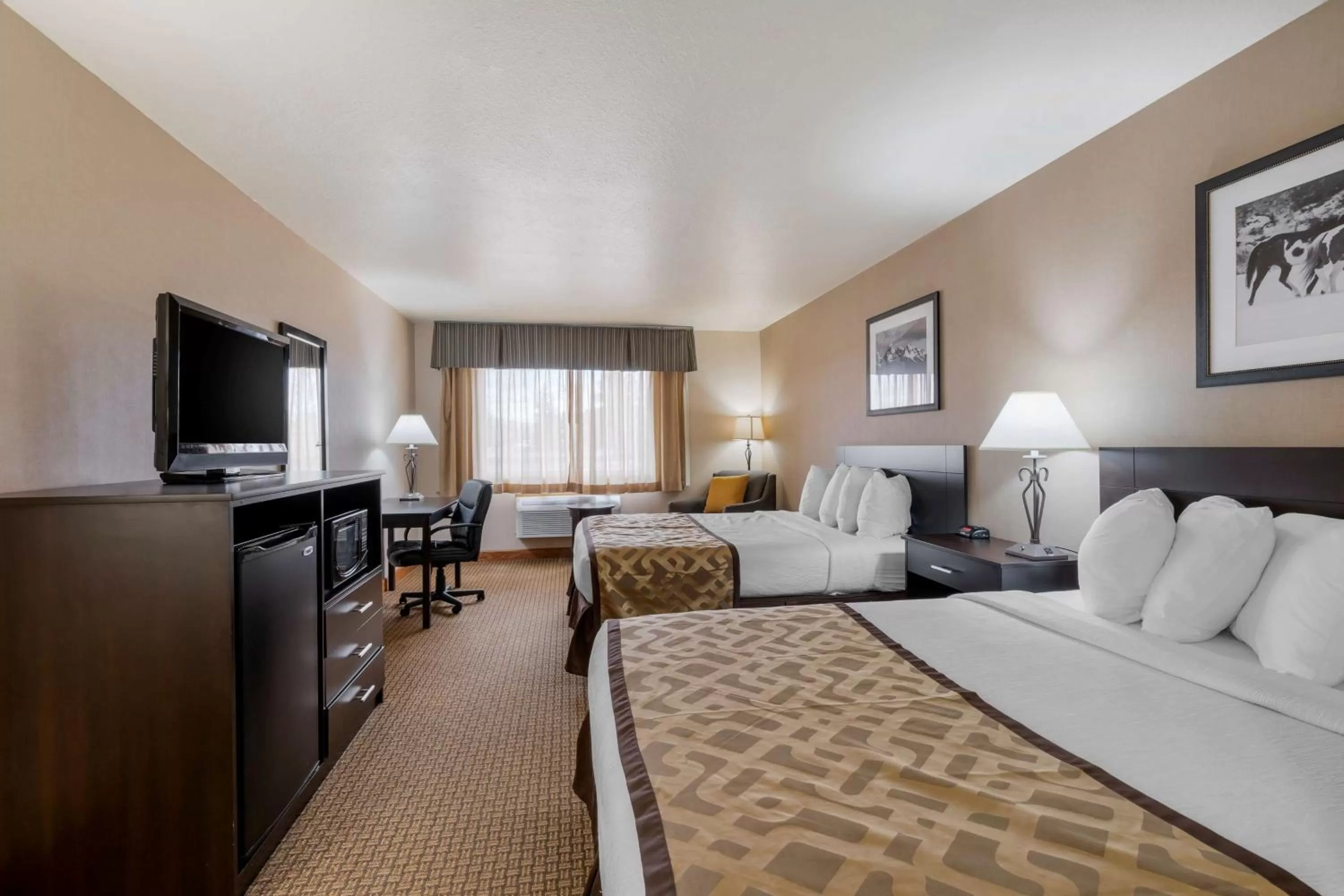 Queen Room with Two Queen Beds - Disability Access in Best Western Pinedale Inn
