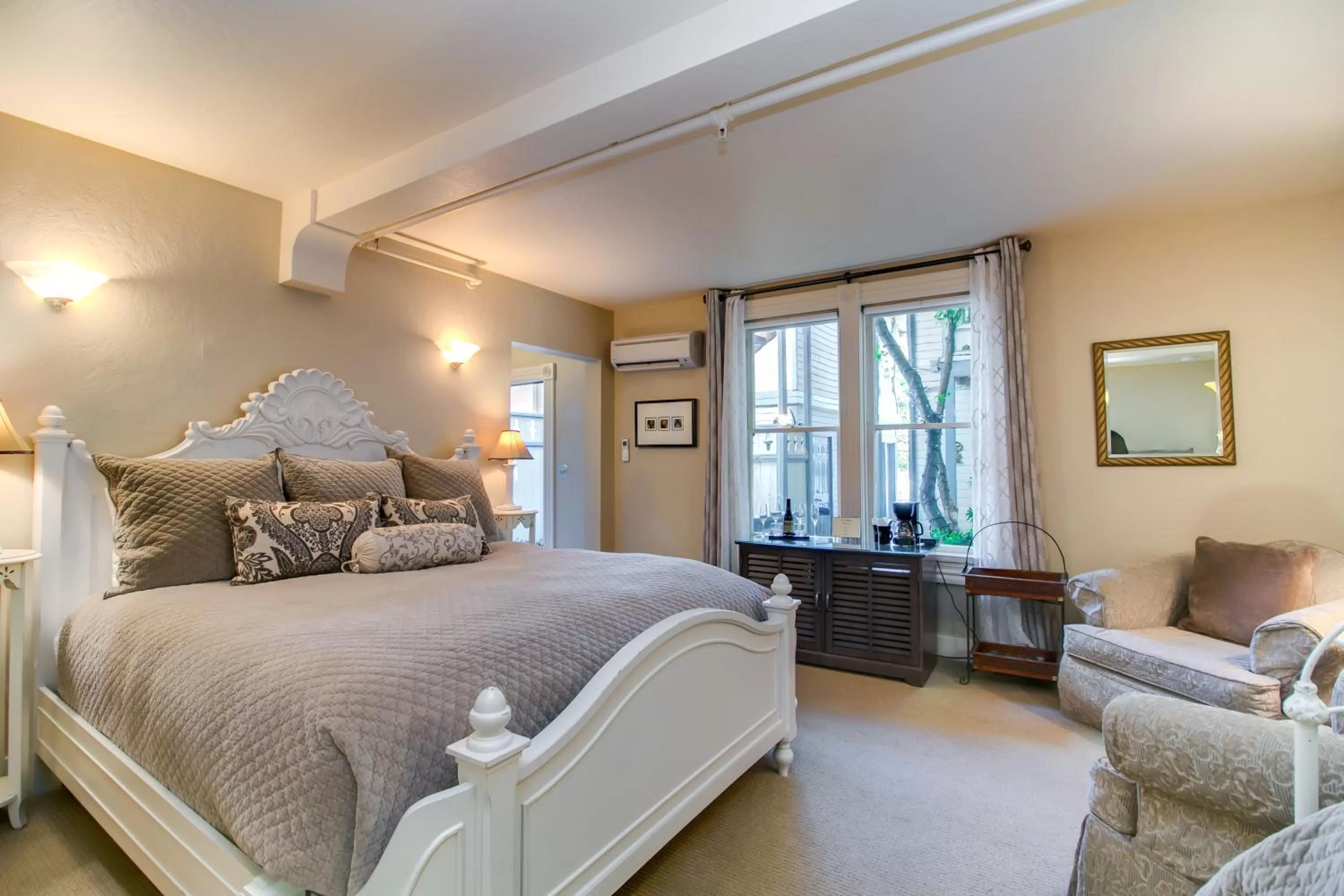 Triple Room with Bath in Winchester Inn