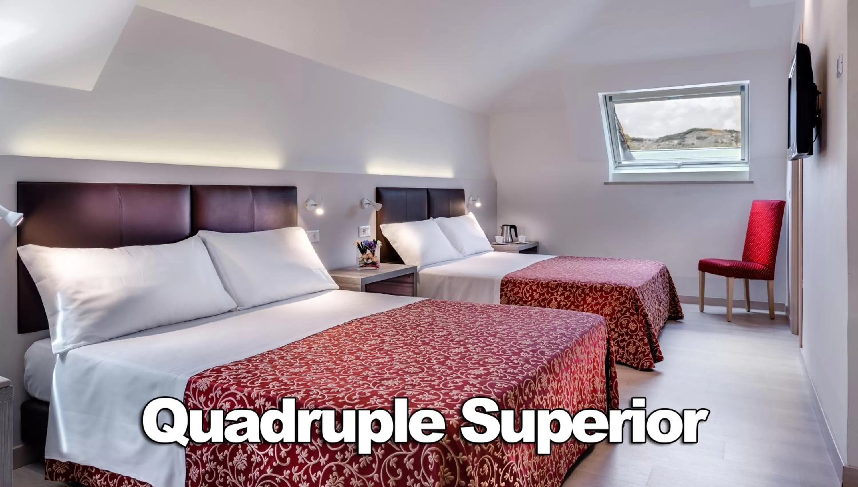 Superior Quadruple Room in Hotel Boston