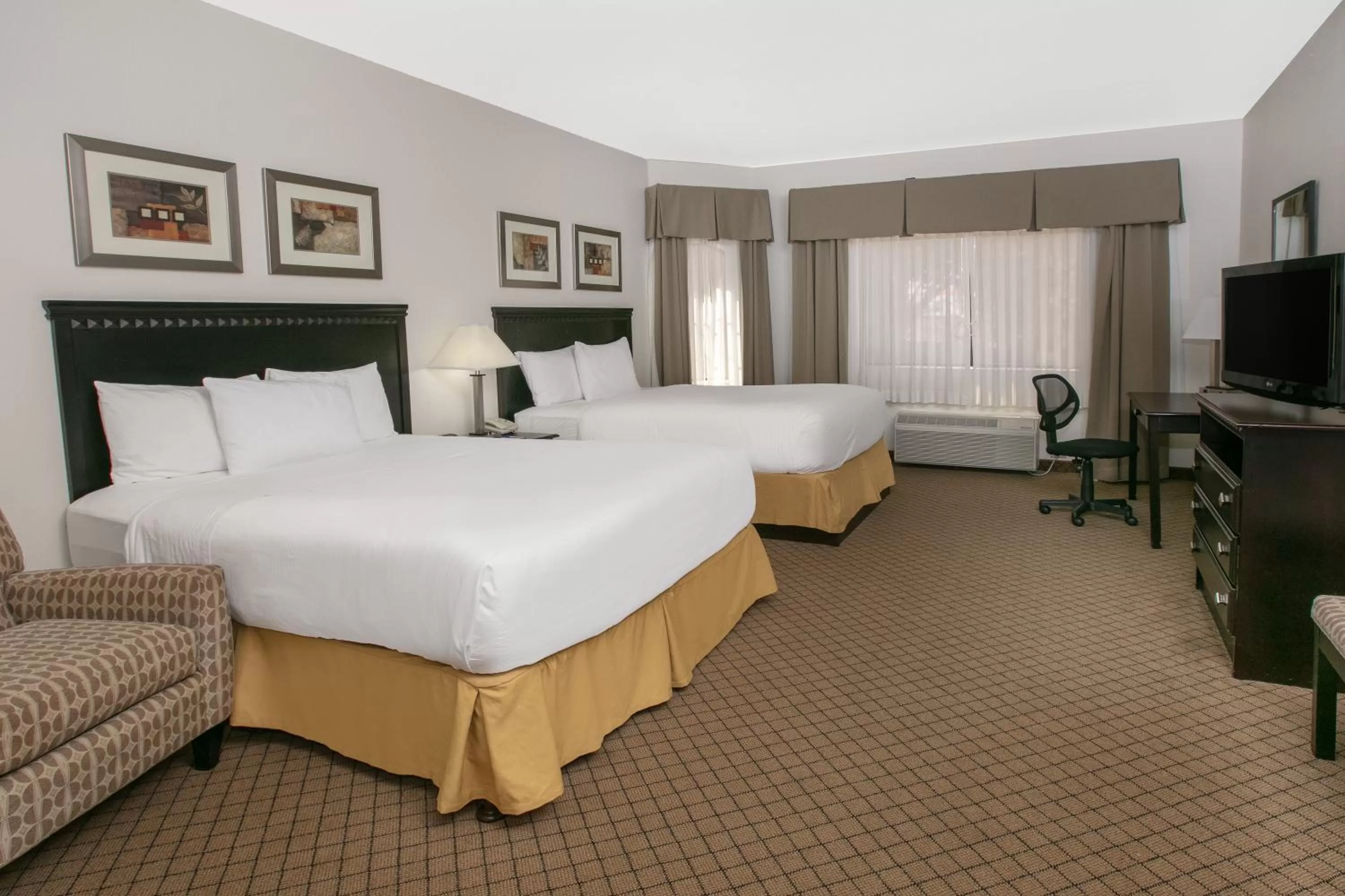 Deluxe Queen Room - Disability Access/Non-Smoking in Baymont by Wyndham Roswell