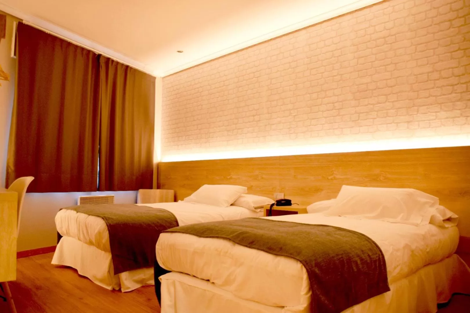 Twin Room in Hospedium Hotel La Marina Costa da Morte