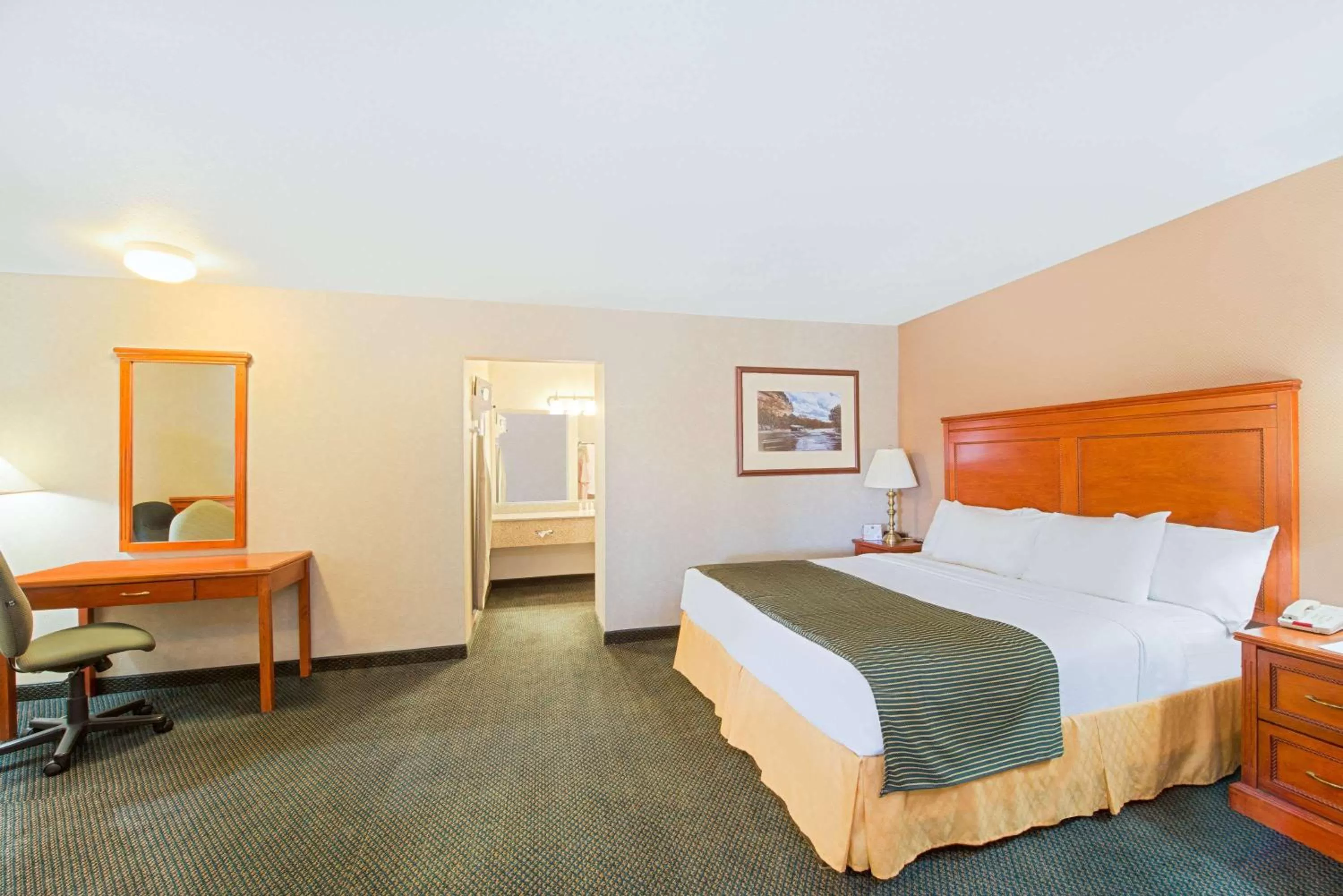 One-Bedroom Suite with 3 Queen Beds, Non-Smoking in Ramada by Wyndham Flagstaff East