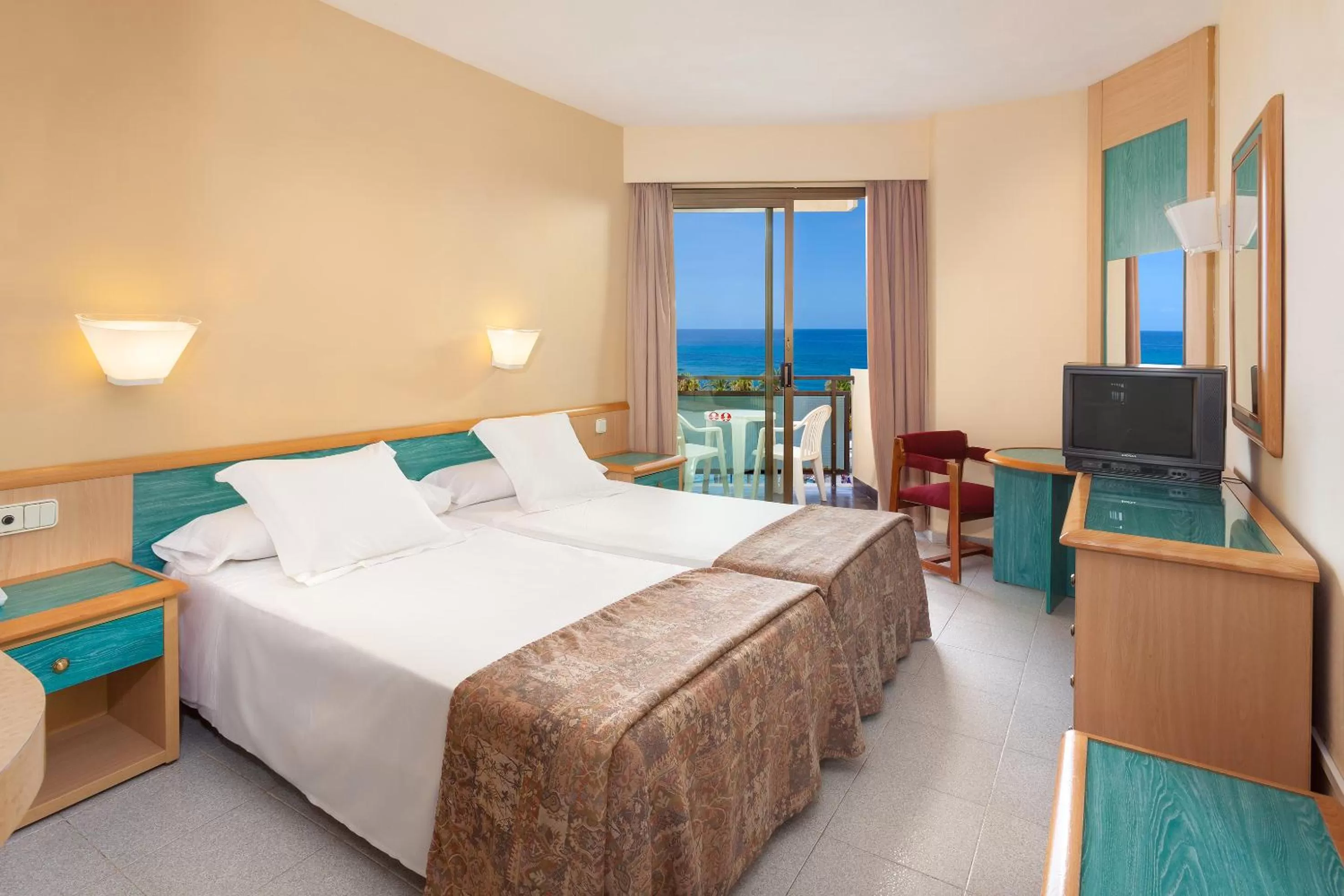 Twin Room with Side Sea View in Sol Tenerife