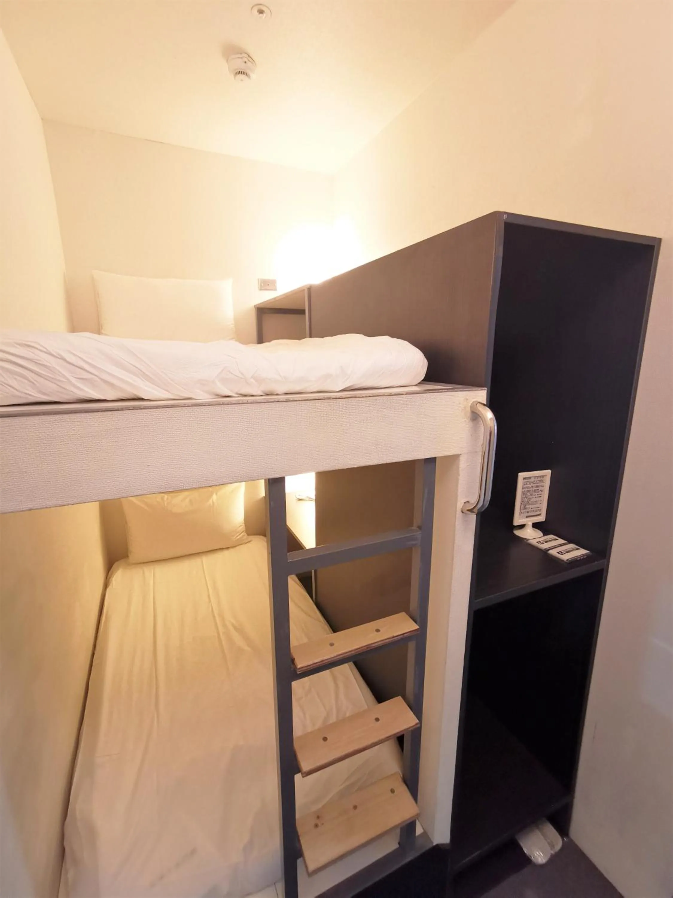 Twin Room with Shared Bathroom in Inn Cube Ximen