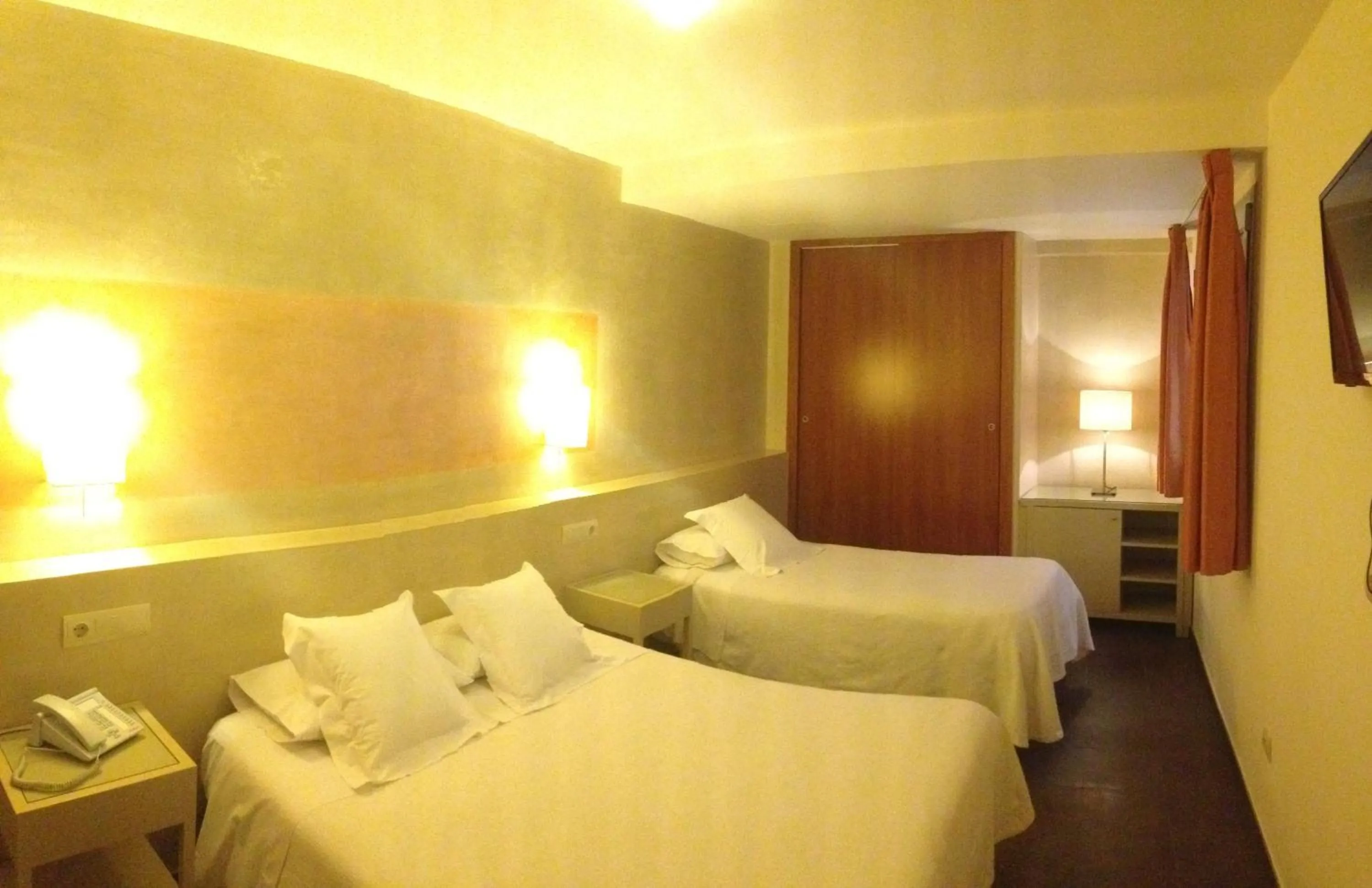 Comfort Triple Room in Hotel Carmen