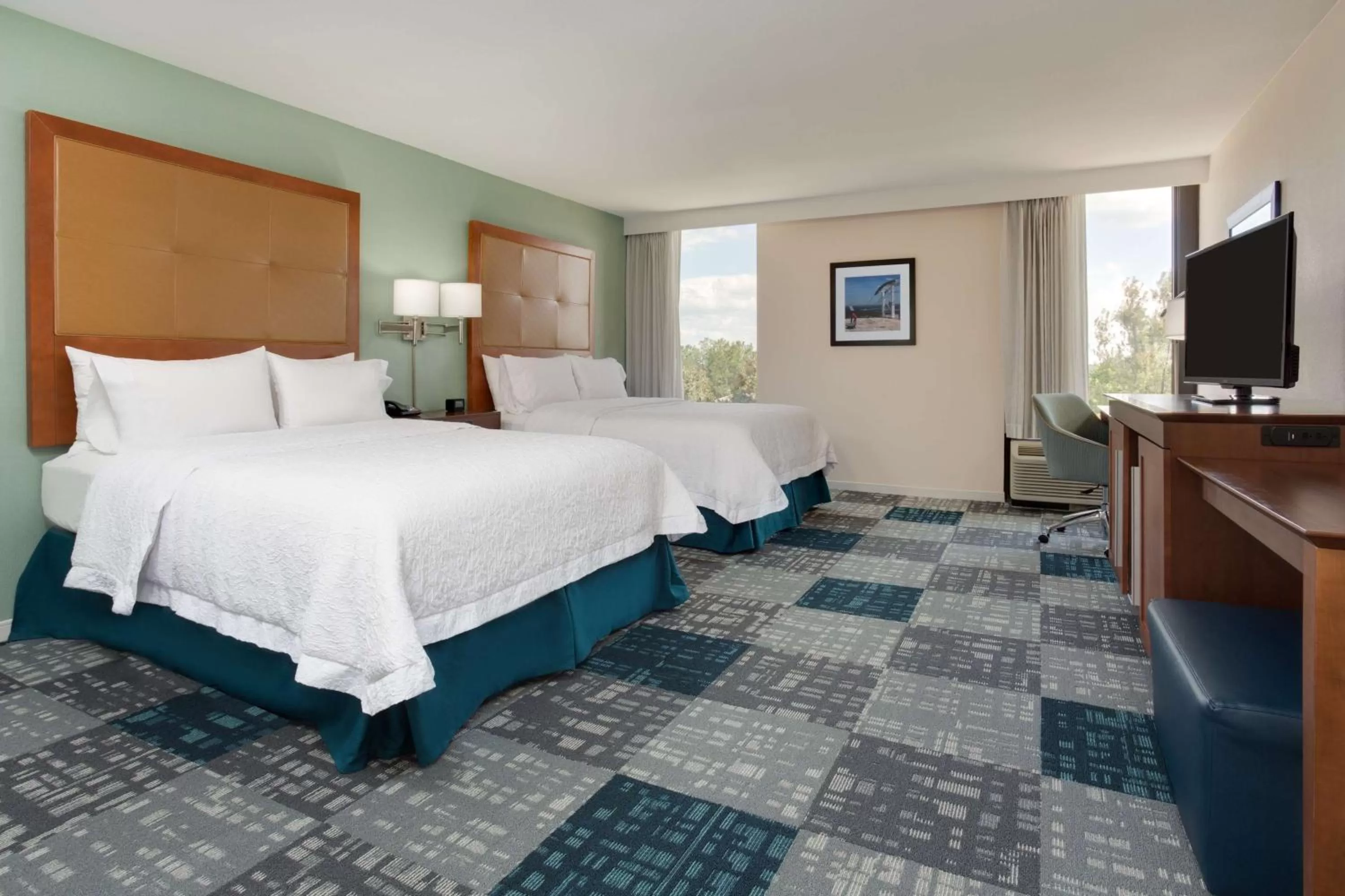 Queen Room with Two Queen Beds - Mobility and Hearing Access/Non-Smoking in Hampton Inn Norcross