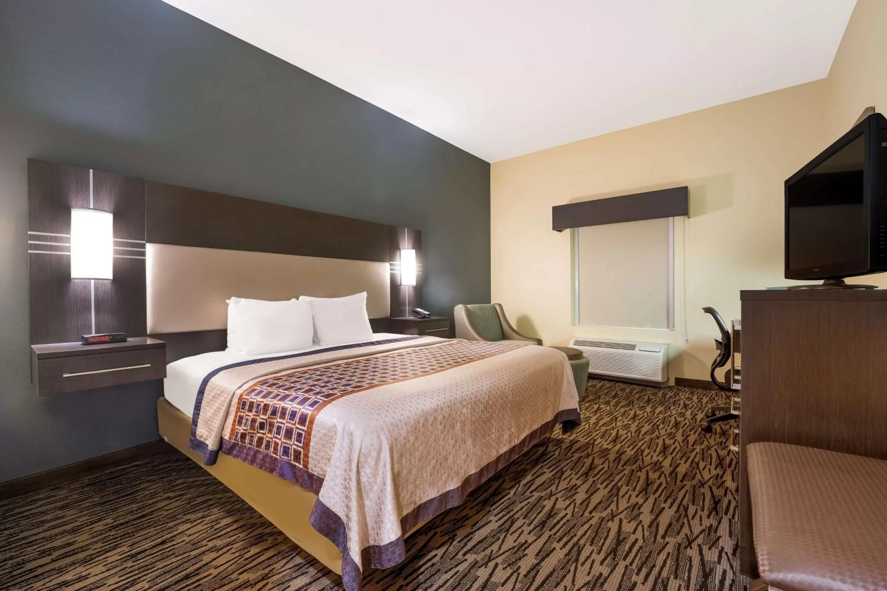 Deluxe King Room in Best Western Bradbury Inn & Suites