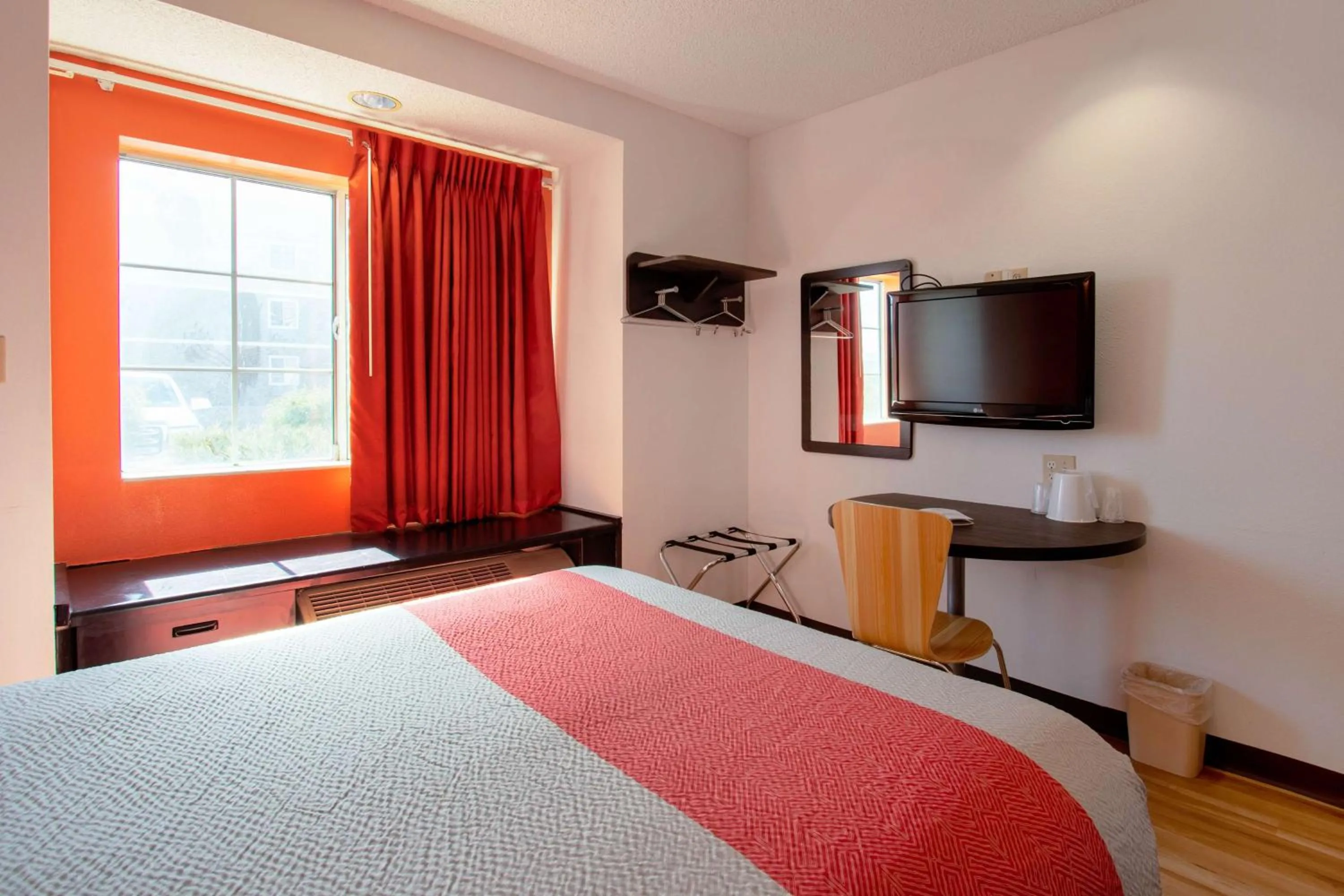 Queen Room - single occupancy - Disability Access in Motel 6-El Paso, TX - Southeast