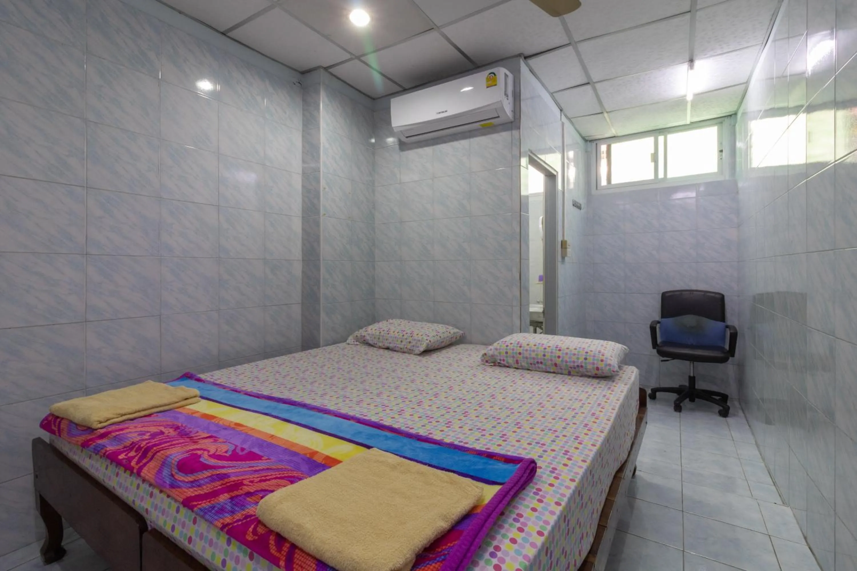 Budget Double Room in New Central Guesthouse