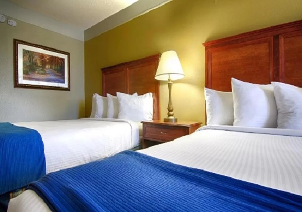 Double Queen Smoking Room in The Smoke House Lodge