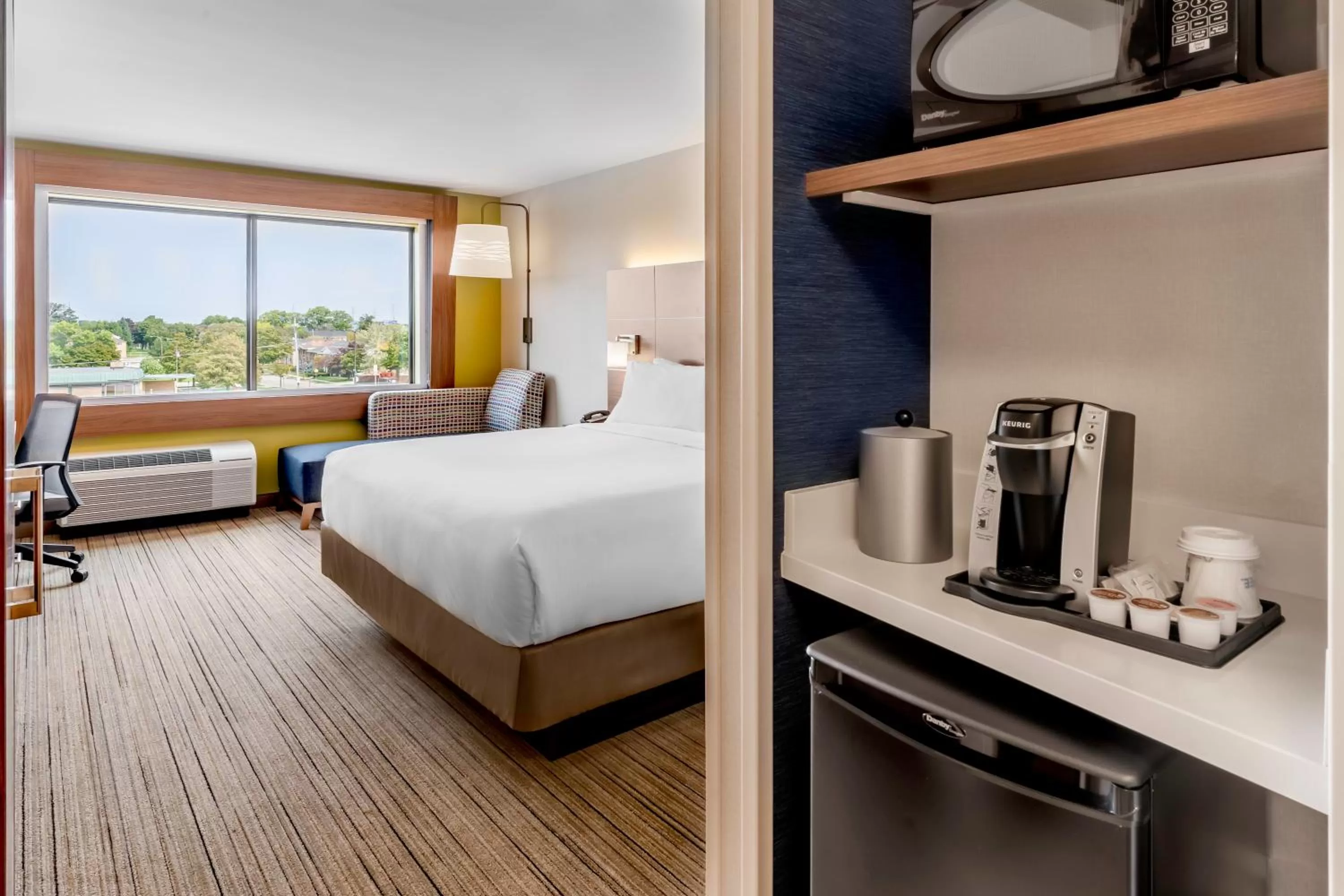 King Room - Hearing Accessible/Non-Smoking  in Holiday Inn Express & Suites - Milwaukee West Allis by IHG