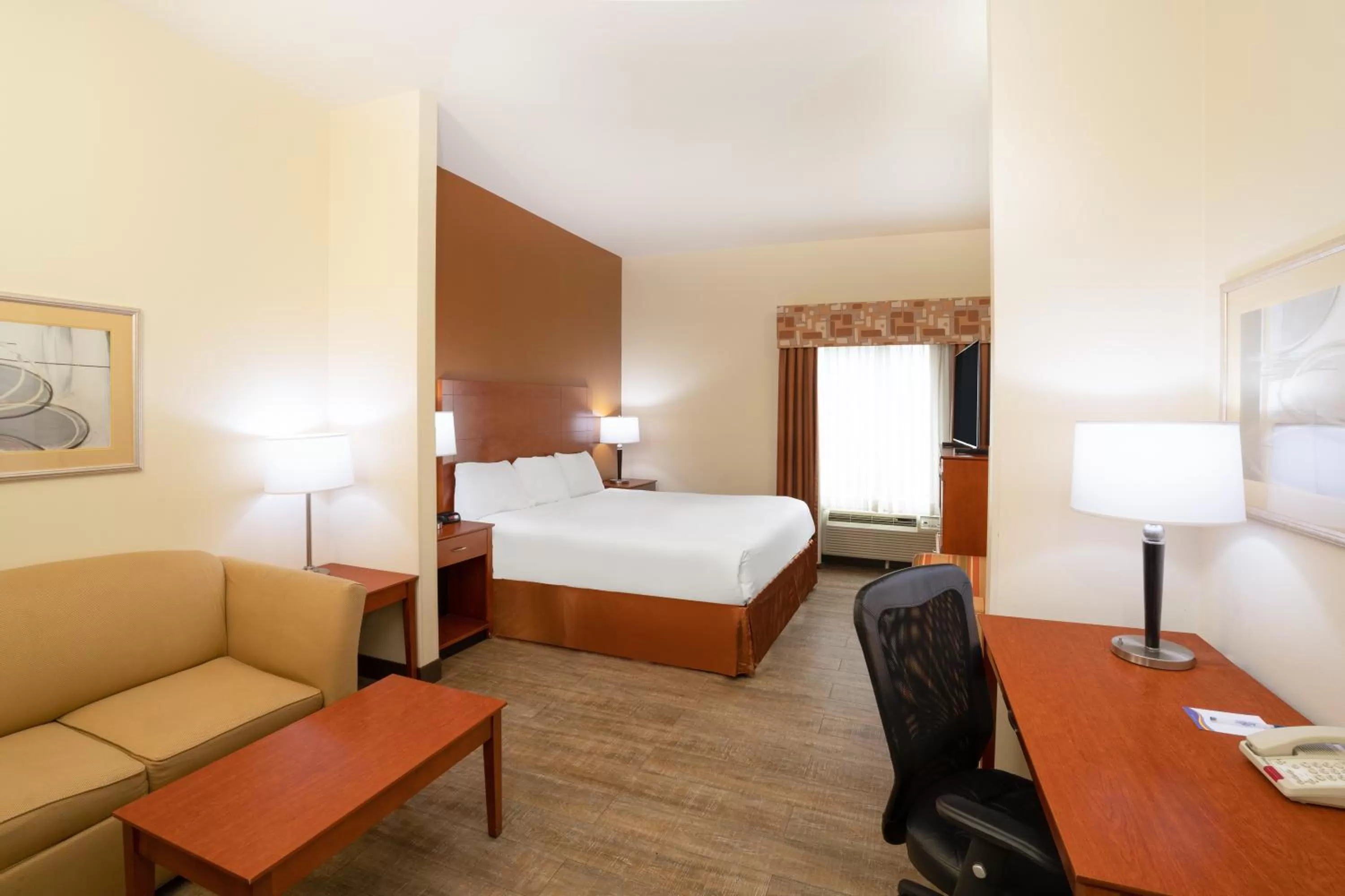 King Room - Disability Access/Non-Smoking in Baymont by Wyndham Savannah South