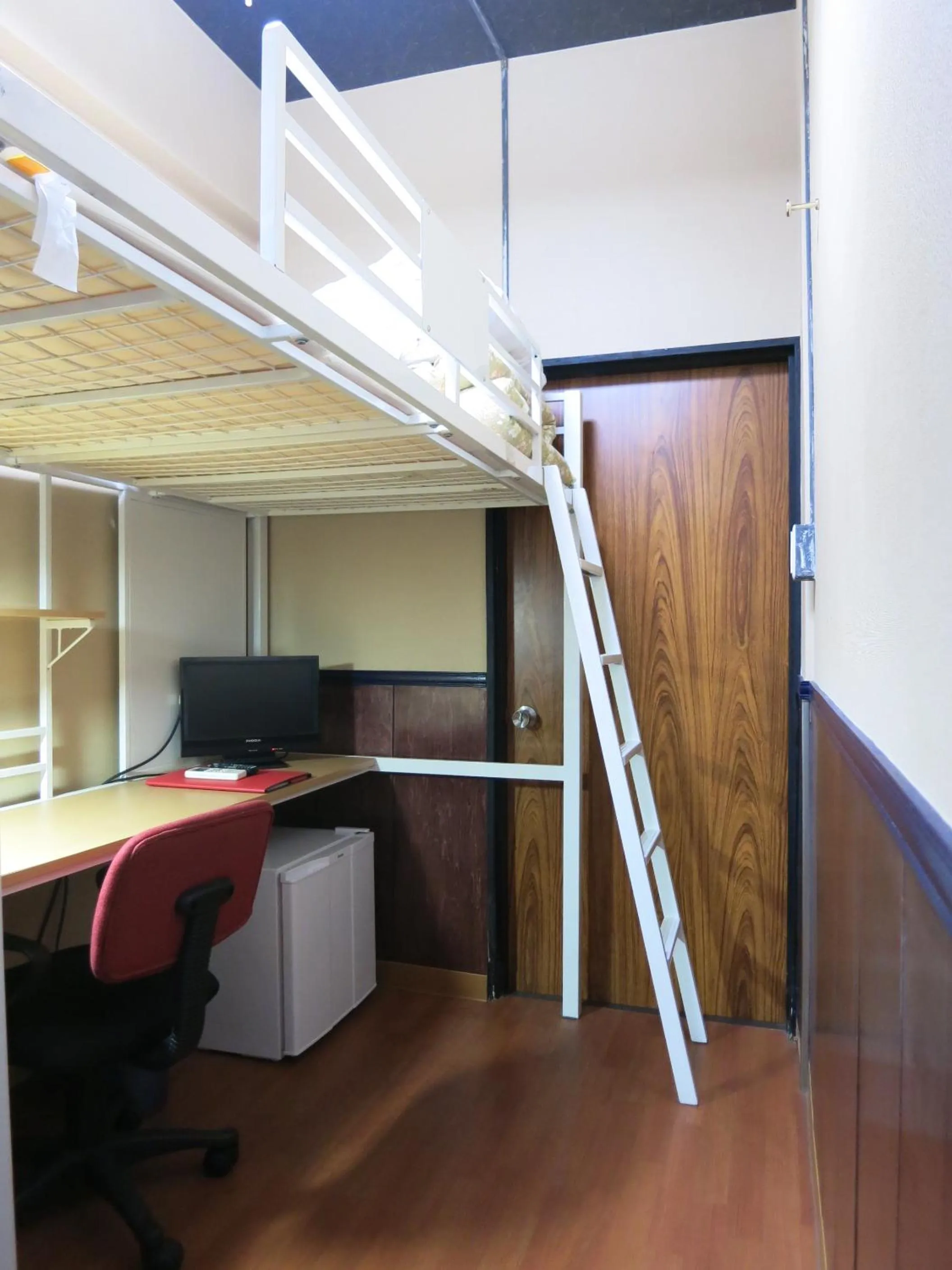 Single Bed in Male Dormitory Room in Yokohama Hostel Village Hayashi-Kaikan